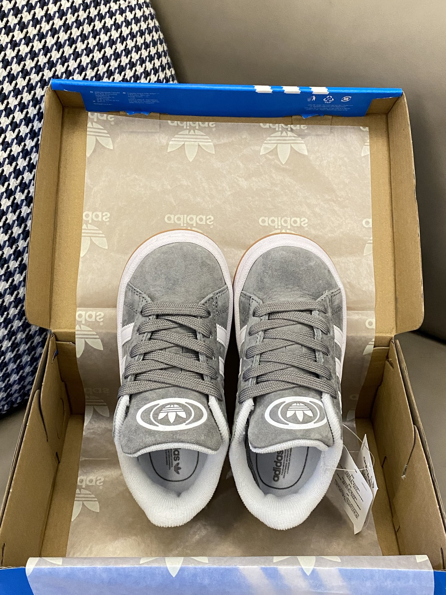 图片[2]-原图直出🌟 AD CAMPUS OOs儿童板鞋采用优质材质，耐磨防滑，让宝贝肆意奔跑，活力满满！魔术贴设计，娃自己3秒穿脱，老母亲告别早起弯腰！👉🏻橡胶波浪底，下雨天防滑力MAX，楼梯再也不打\”呲溜滑🥳-选品中心