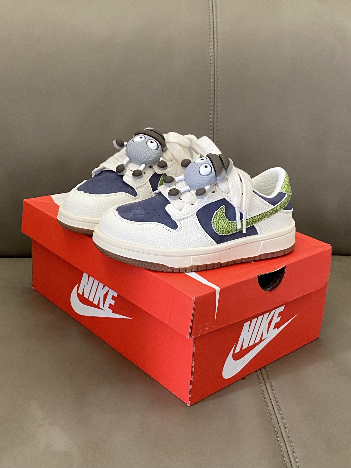 图片[3]-原图直出⭐️ 鞋面网孔设计清爽透气💨还有悟空挂件装饰也太爱了叭👻鞋身侧边还有多种的图案配饰，搭配在一起尊嘟好好看啊😍鞋底防滑耐磨抓地力强👍🏻-选品中心