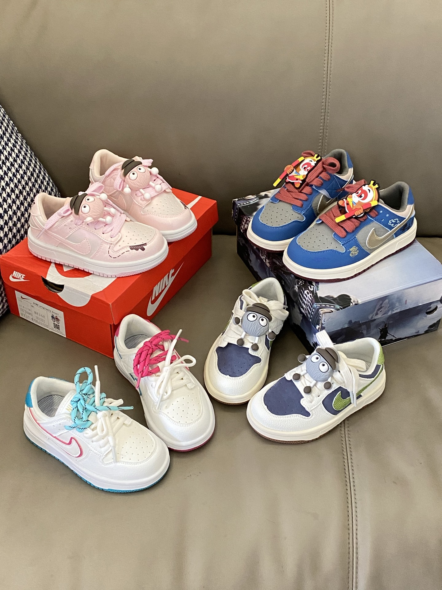 图片[5]-原图直出⭐️ 鞋面网孔设计清爽透气💨还有悟空挂件装饰也太爱了叭👻鞋身侧边还有多种的图案配饰，搭配在一起尊嘟好好看啊😍鞋底防滑耐磨抓地力强👍🏻-选品中心