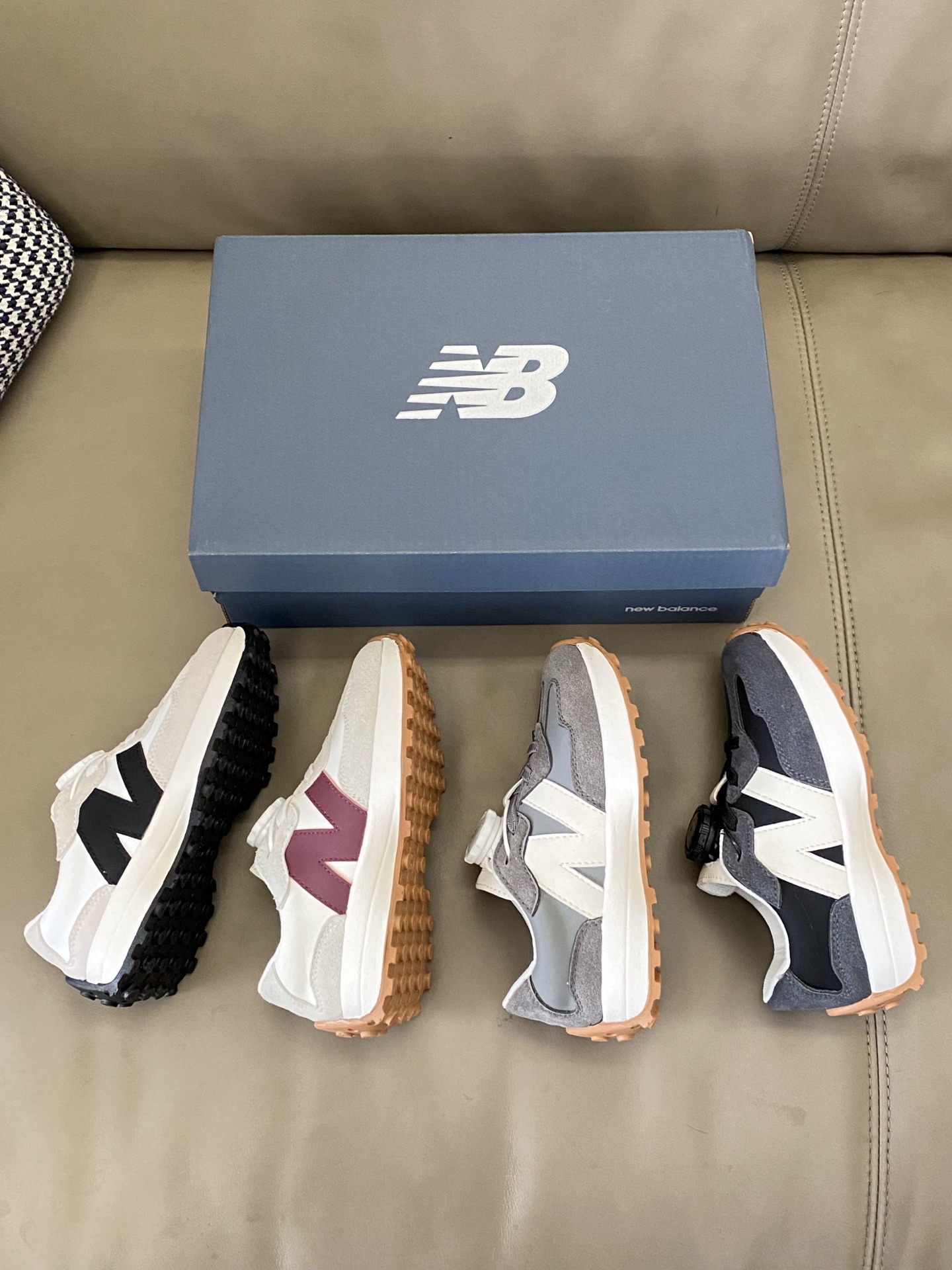 图片[5]-原图直出🌟 鞋面用反毛皮和布面拼接，透气又有层次感💫缓震中底，稳定性强👍🏻穿起来超舒服，颗粒底延伸到后跟，抓地力拉满💯-选品中心