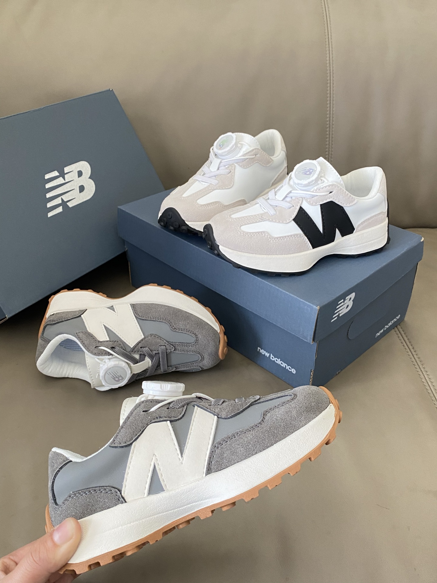 图片[3]-原图直出🌟 鞋面用反毛皮和布面拼接，透气又有层次感💫缓震中底，稳定性强👍🏻穿起来超舒服，颗粒底延伸到后跟，抓地力拉满💯-选品中心