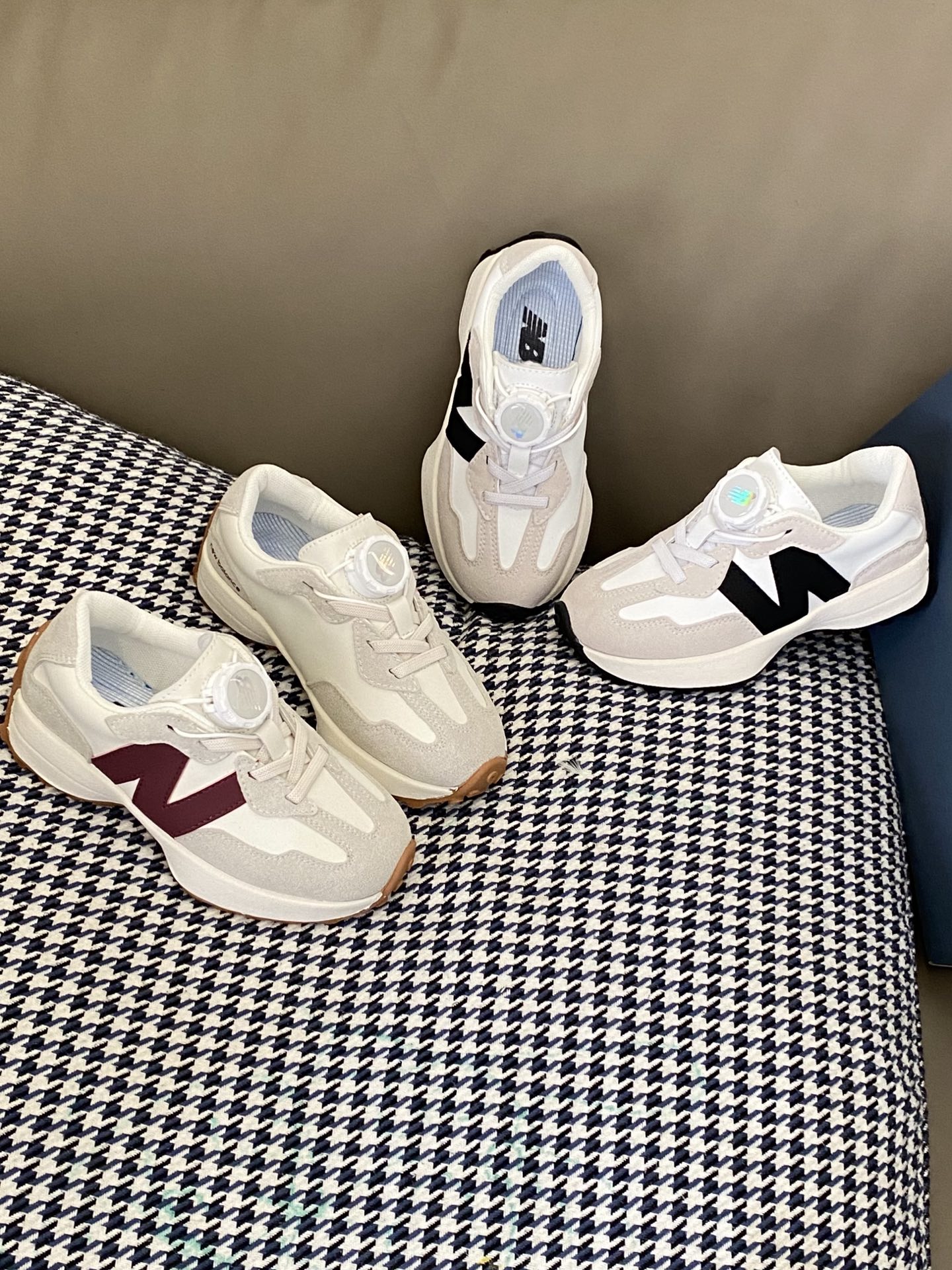 图片[6]-原图直出🌟 鞋面用反毛皮和布面拼接，透气又有层次感💫缓震中底，稳定性强👍🏻穿起来超舒服，颗粒底延伸到后跟，抓地力拉满💯-选品中心