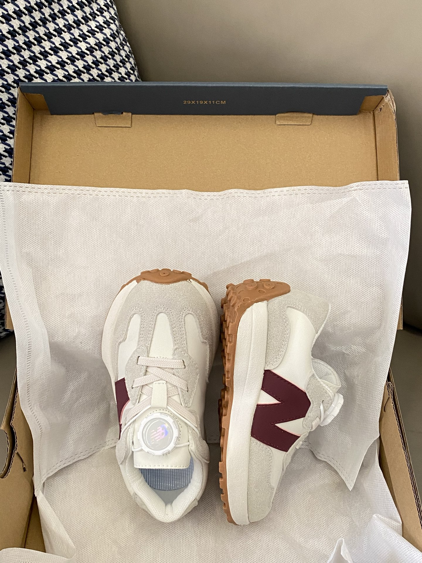 图片[2]-原图直出🌟 鞋面用反毛皮和布面拼接，透气又有层次感💫缓震中底，稳定性强👍🏻穿起来超舒服，颗粒底延伸到后跟，抓地力拉满💯-选品中心