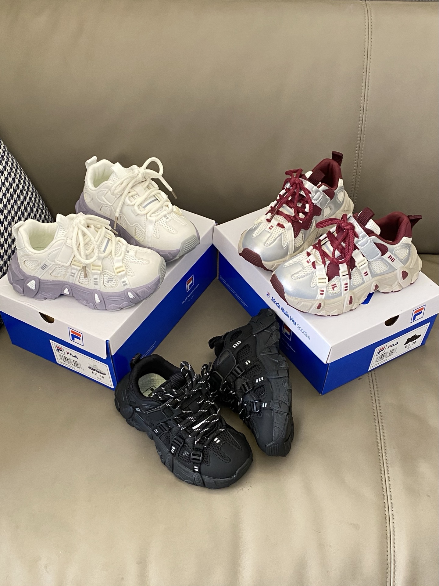 原图直出🌟 FL 网面魔术贴儿童登山鞋鞋带都是固定的不用担心会松开哦，内侧有个魔术贴，宝贝们自己穿脱都很方便😙特别友好贴心，方便又快捷，安利给宝妈们🤣鞋底的纹路也很清晰防滑耐磨🥰-选品中心