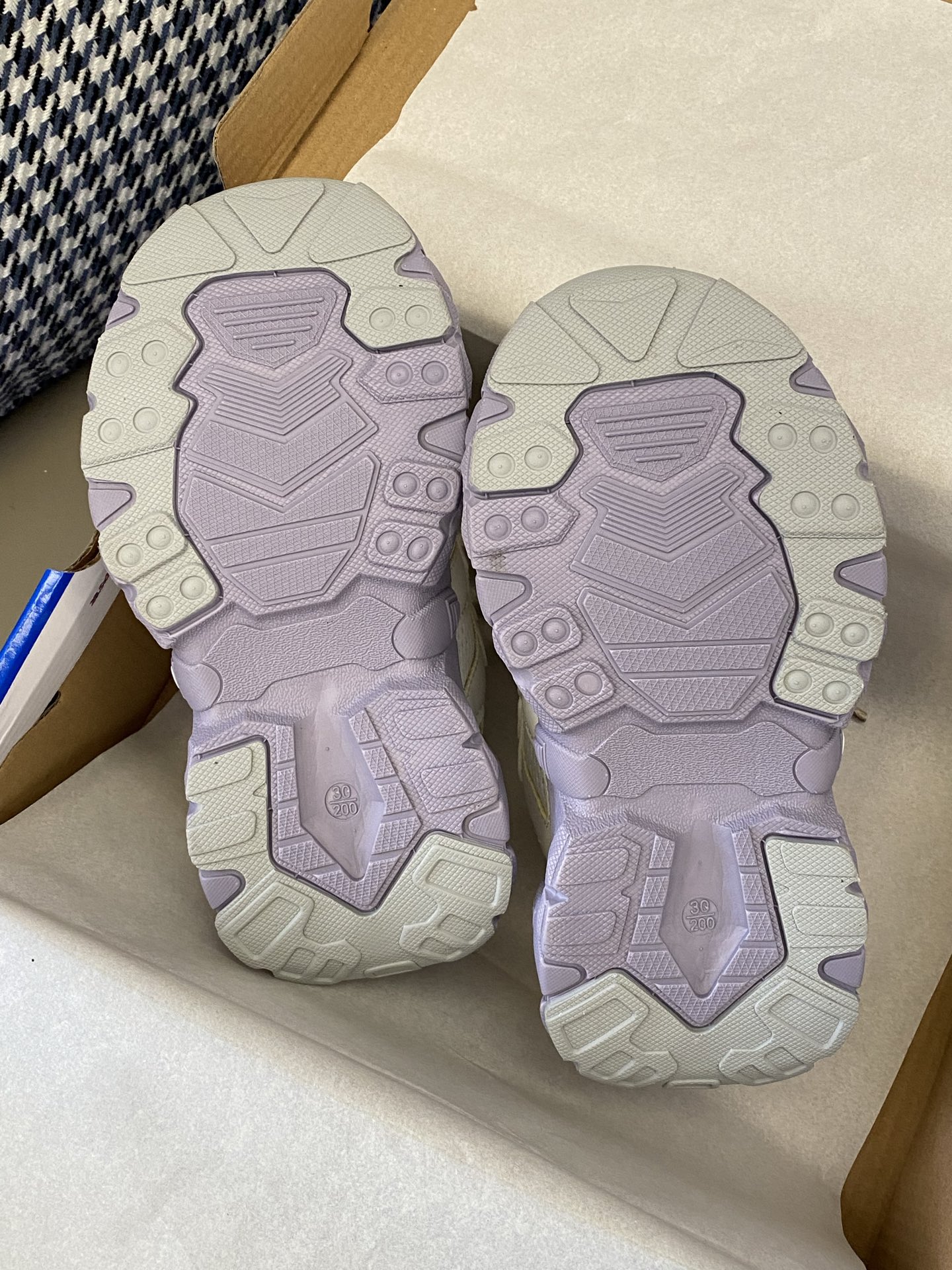 图片[9]-原图直出🌟 FL 网面魔术贴儿童登山鞋鞋带都是固定的不用担心会松开哦，内侧有个魔术贴，宝贝们自己穿脱都很方便😙特别友好贴心，方便又快捷，安利给宝妈们🤣鞋底的纹路也很清晰防滑耐磨🥰-选品中心