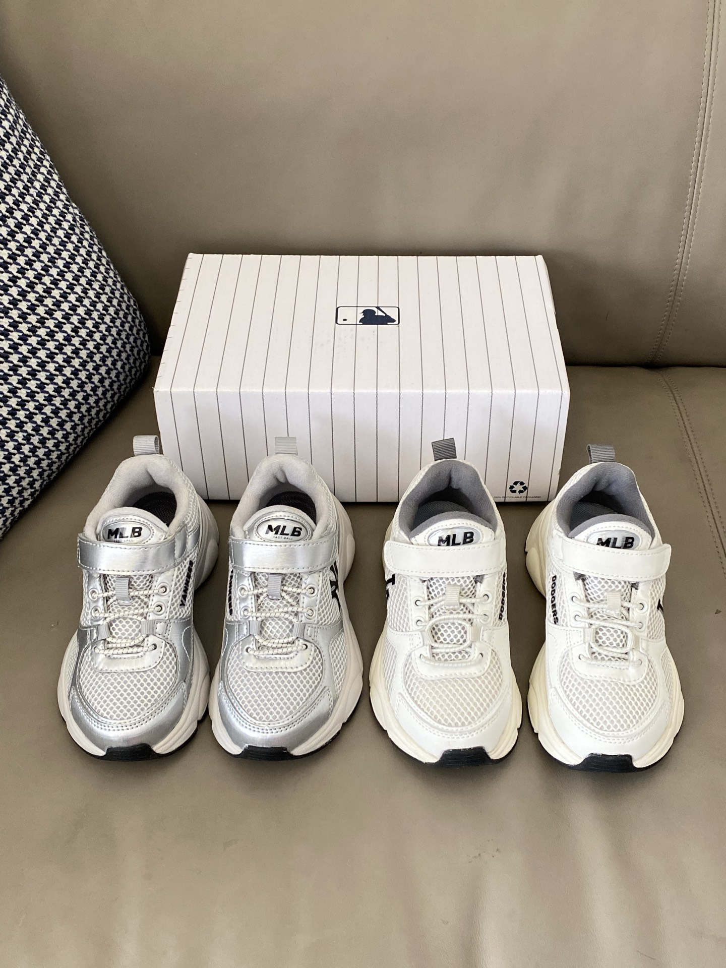 图片[5]-原图直出🌟 妈妈们宝宝们的最爱运动鞋来咯💥鞋面网孔设计清爽透气💨让宝贝的小脚丫再也不会闷脚啦🦶🏻魔术贴设计 方便宝贝穿脱✅超软鞋底防滑耐磨，开学跑跳无拘束✌️-选品中心