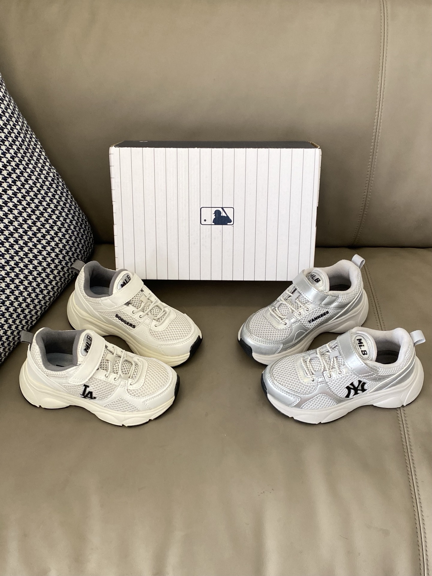 图片[8]-原图直出🌟 妈妈们宝宝们的最爱运动鞋来咯💥鞋面网孔设计清爽透气💨让宝贝的小脚丫再也不会闷脚啦🦶🏻魔术贴设计 方便宝贝穿脱✅超软鞋底防滑耐磨，开学跑跳无拘束✌️-选品中心