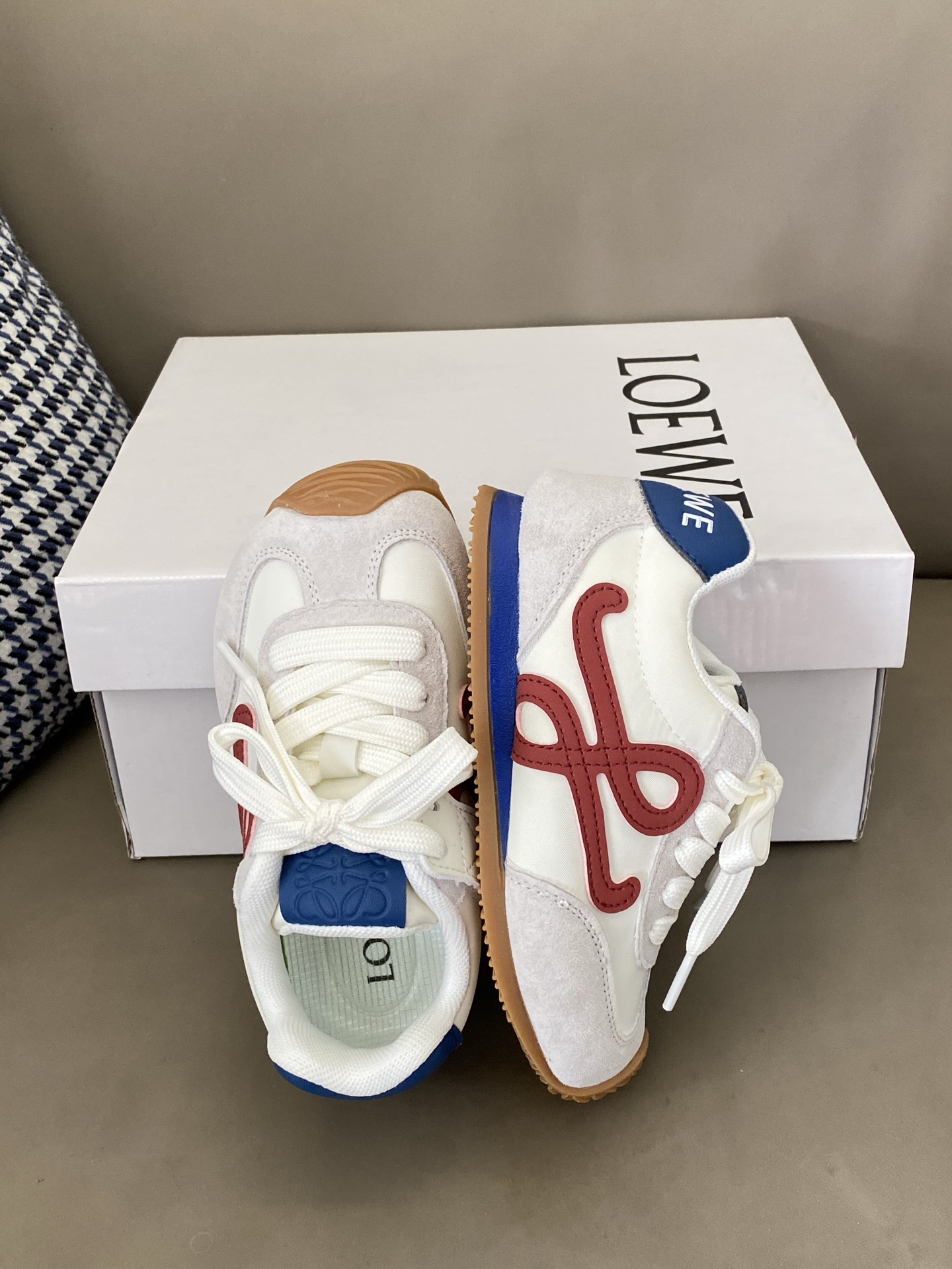 图片[2]-原图直出🌟 不要命啦！这款运动鞋子太好看啦😻固定鞋带装饰+魔术贴设计 方便宝贝穿脱✔️软底设计，走起路来舒适无比，再也不用担心脚痛问题啦！💃-选品中心