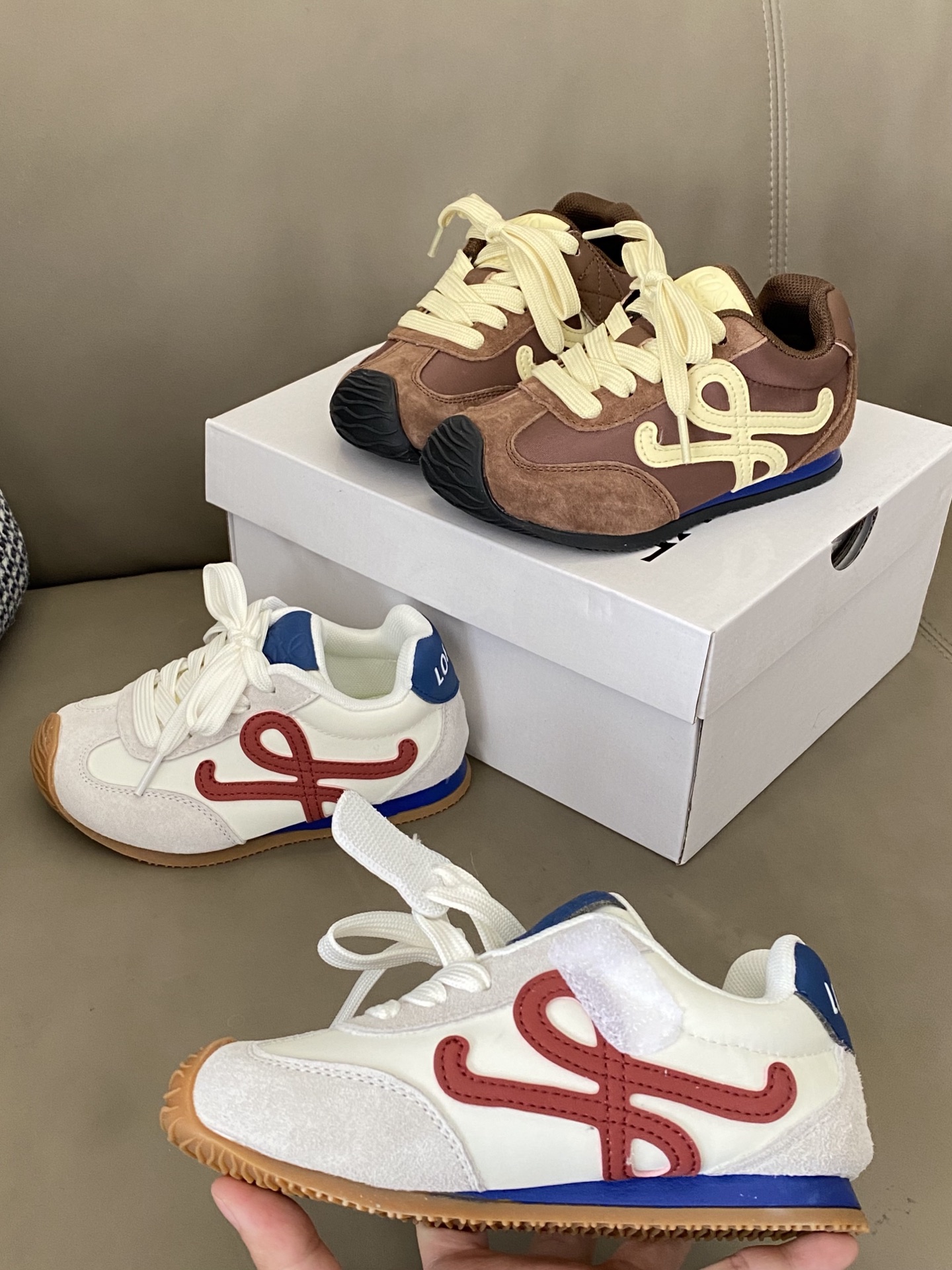 图片[3]-原图直出🌟 不要命啦！这款运动鞋子太好看啦😻固定鞋带装饰+魔术贴设计 方便宝贝穿脱✔️软底设计，走起路来舒适无比，再也不用担心脚痛问题啦！💃-选品中心