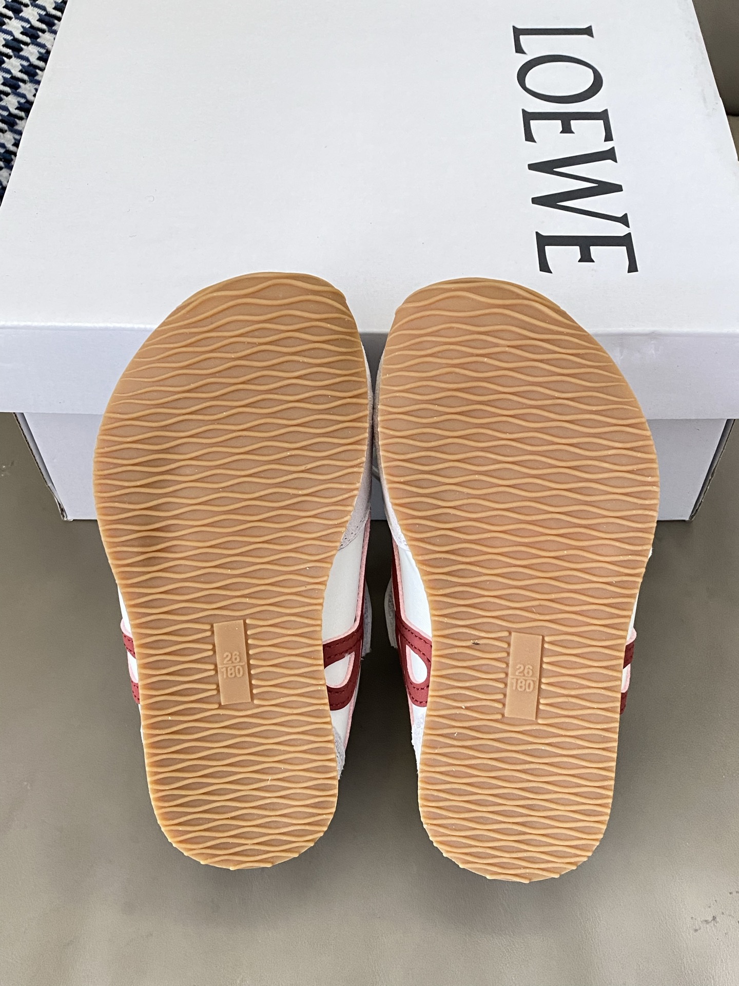 图片[9]-原图直出🌟 不要命啦！这款运动鞋子太好看啦😻固定鞋带装饰+魔术贴设计 方便宝贝穿脱✔️软底设计，走起路来舒适无比，再也不用担心脚痛问题啦！💃-选品中心