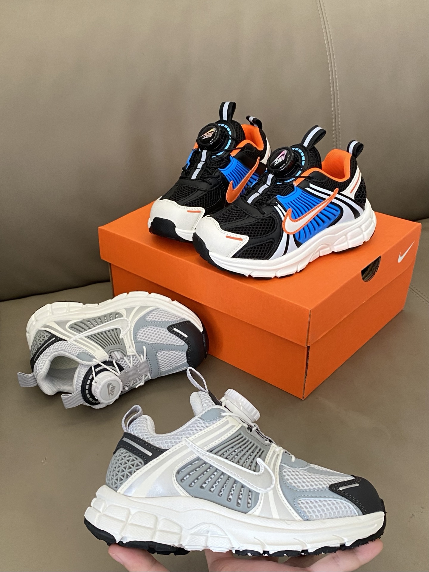 图片[3]-原图直出🌟 找到一双运动鞋😎百搭又又好穿好穿❗️ 清爽鞋面活力满满，旋转扣设计方便宝贝穿脱✅低帮设计很显脚踝纤细，日常出街或者运动时穿都合适😻鞋底的泡棉依旧是QQ糖一样软～-选品中心