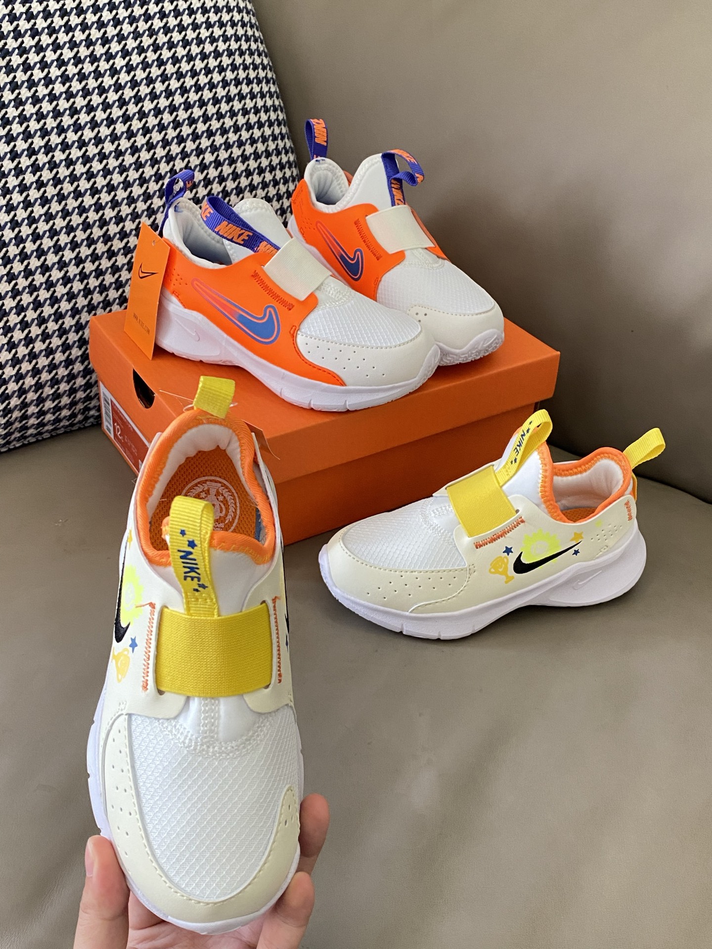 原图直出🌟 这么可爱的童鞋快带回家🤪鞋面网眼设计清爽透气💨一脚蹬设计方便宝贝穿脱✔️ 结合柔韧灵活的外底和强劲抓地设计，专为热爱玩耍的宝贝们打-选品中心