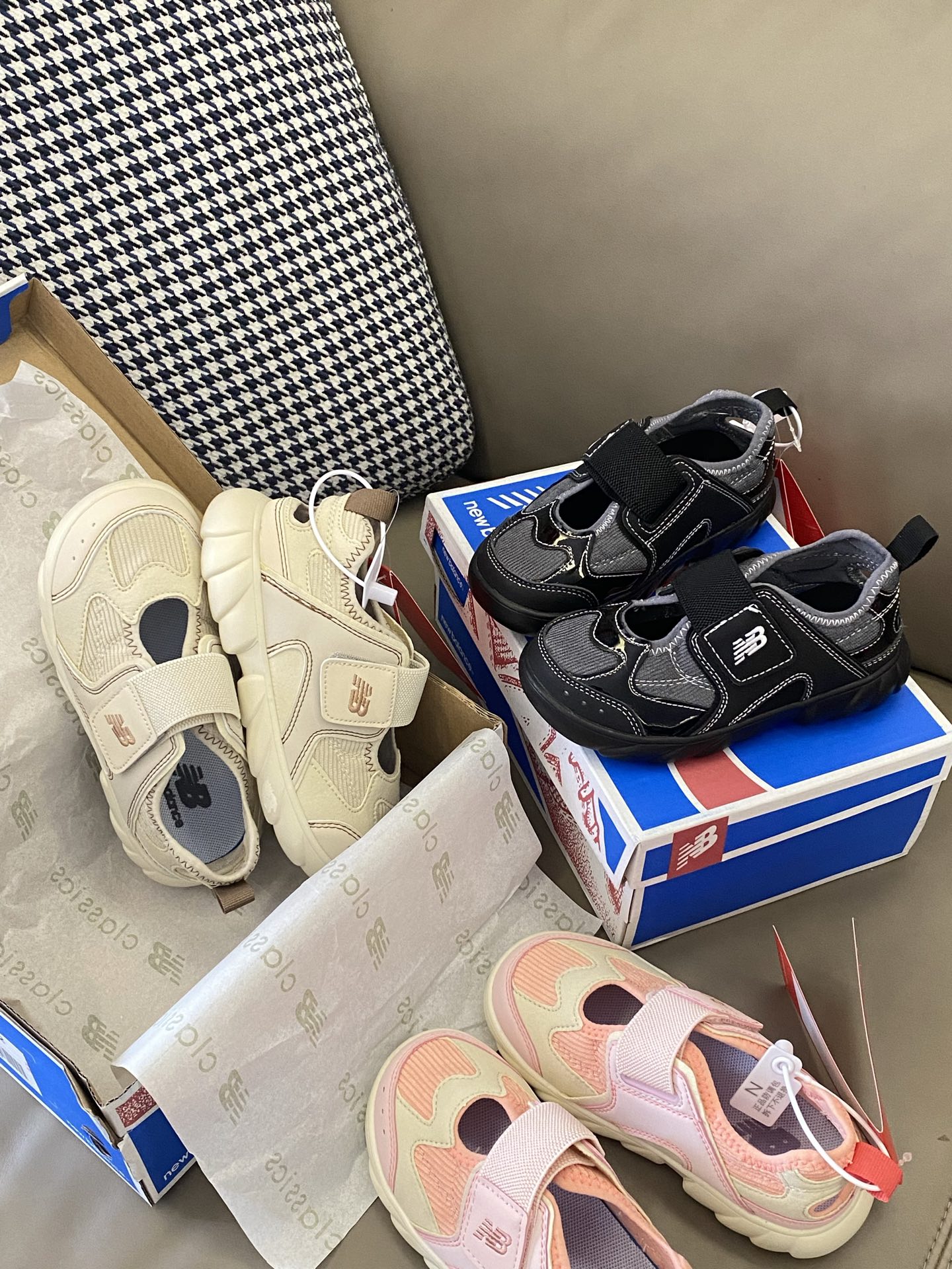 图片[3]-新增配色来咯💥这么可爱的鞋谁不爱呀～多样颜色供挑选🌈 又轻又软又好看😻韩里韩气的它真的简直没有缺点🤩𝗯𝗮𝗯𝘆的夏日鞋柜里一定要有它的位置!✌🏻-选品中心