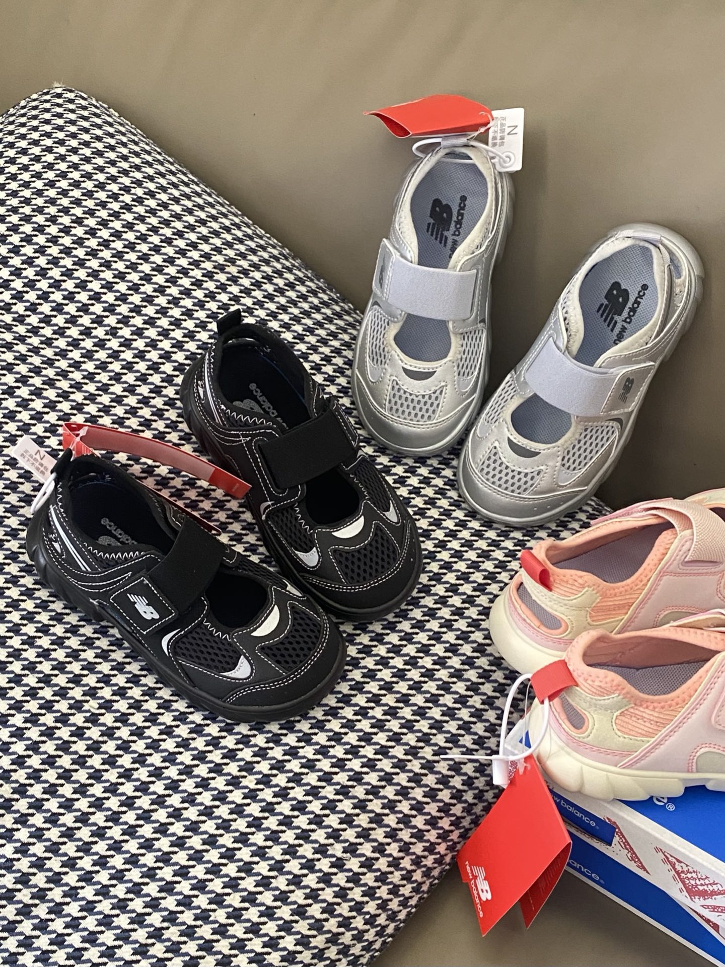 图片[7]-新增配色来咯💥这么可爱的鞋谁不爱呀～多样颜色供挑选🌈 又轻又软又好看😻韩里韩气的它真的简直没有缺点🤩𝗯𝗮𝗯𝘆的夏日鞋柜里一定要有它的位置!✌🏻-选品中心