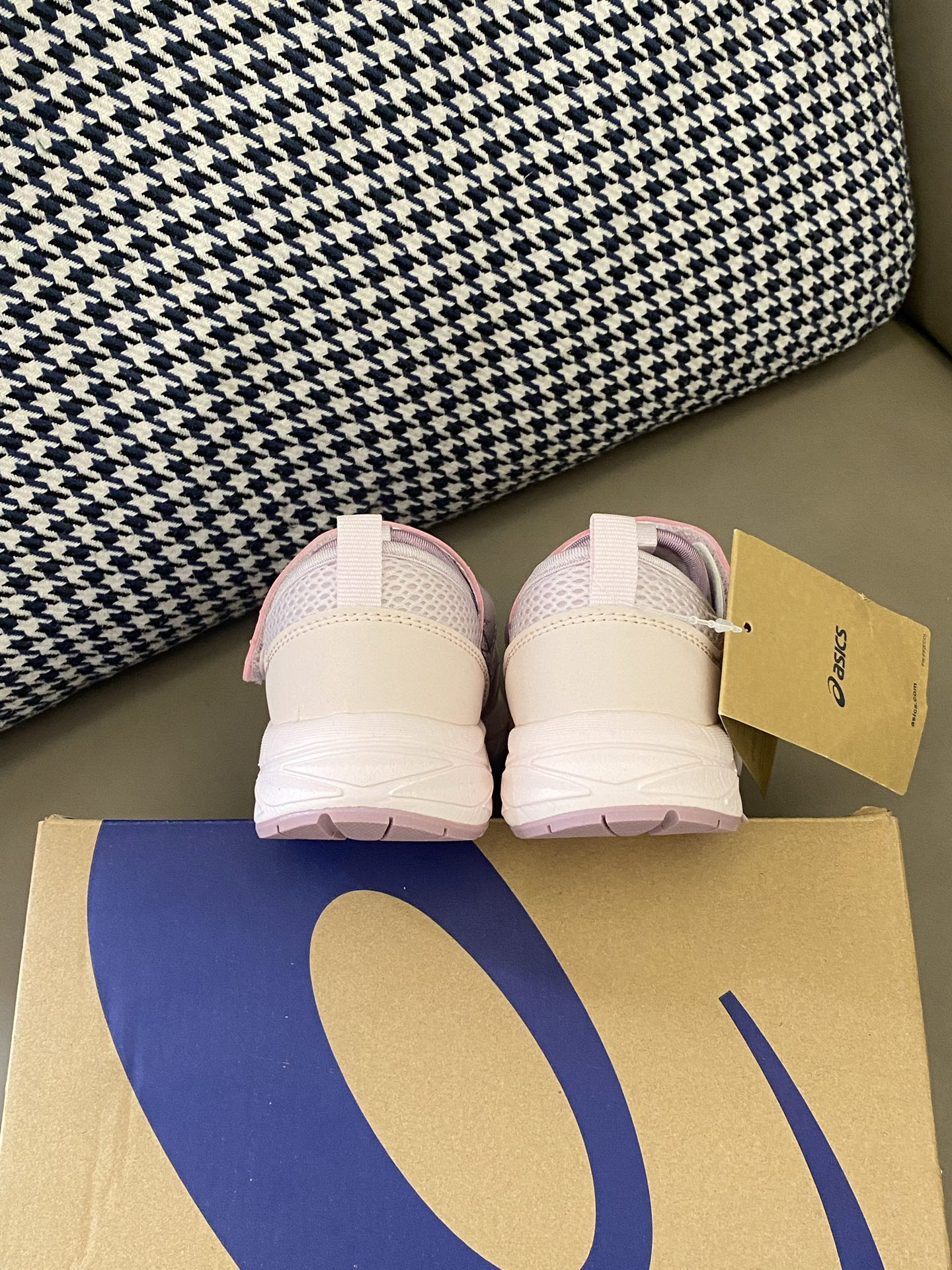 图片[7]-原图直出🌟 透气网布鞋面，搭配柔软内衬，长时间奔跑也不闷脚💨舒适度满分💯魔术贴设计，穿着方便舒适😍 鞋底防滑效果超棒👏🏻让宝宝在玩耍时更加安全放心😘L-选品中心