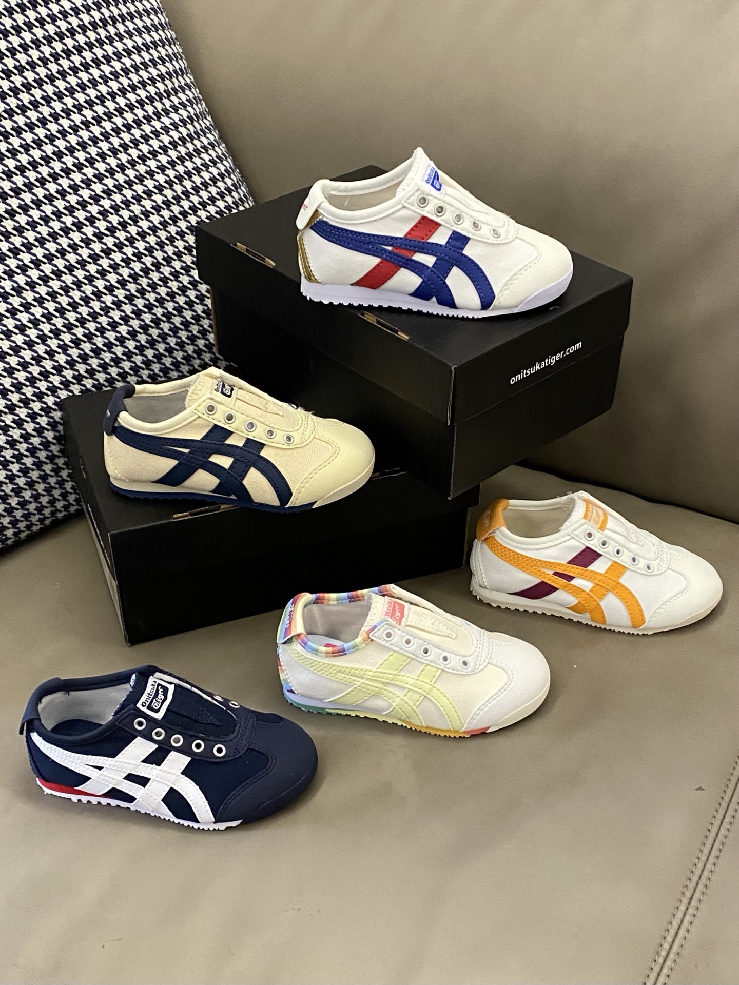 图片[7]-原图直出🌟 这款帆布鞋经典永不过时，穿着特别舒服😍鞋面采用织物合成革，一脚蹬设计方便宝贝穿脱✔️橡胶大底防滑耐磨抓地力强👍🏻MNA321-选品中心