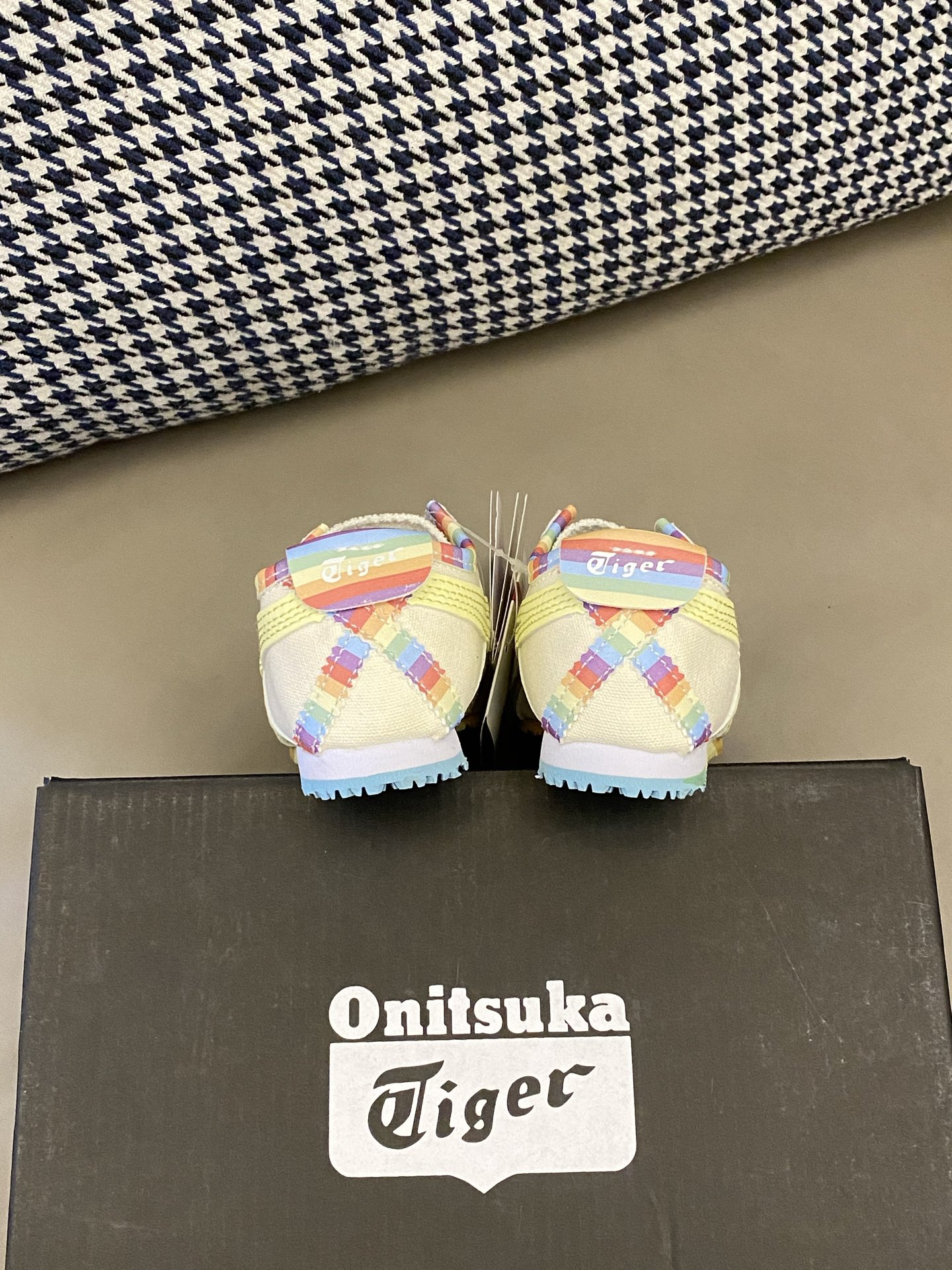 图片[4]-原图直出🌟 这款帆布鞋经典永不过时，穿着特别舒服😍鞋面采用织物合成革，一脚蹬设计方便宝贝穿脱✔️橡胶大底防滑耐磨抓地力强👍🏻MNA321-选品中心