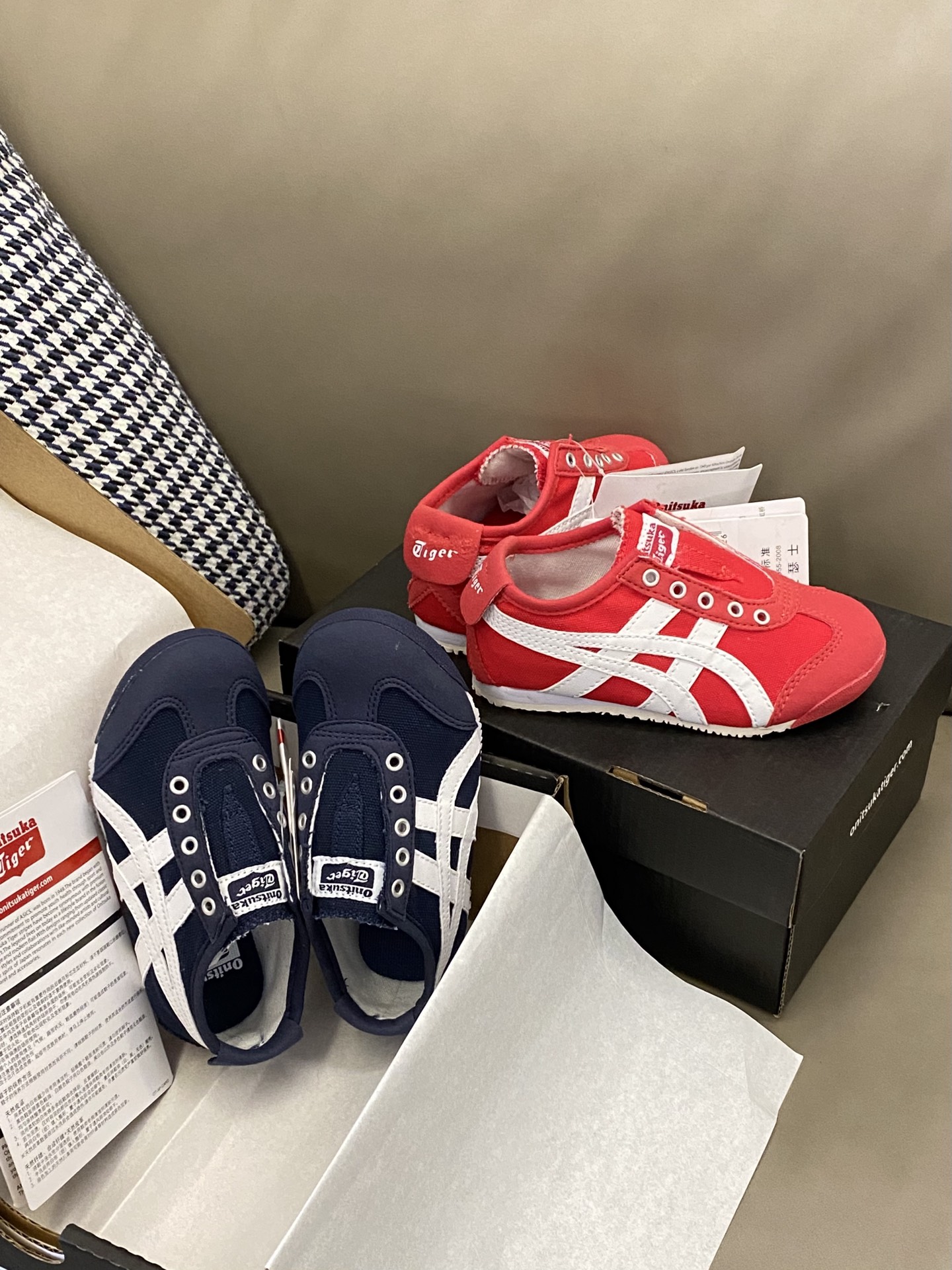 图片[8]-原图直出🌟 这款帆布鞋经典永不过时，穿着特别舒服😍鞋面采用织物合成革，一脚蹬设计方便宝贝穿脱✔️橡胶大底防滑耐磨抓地力强👍🏻MNA321-选品中心