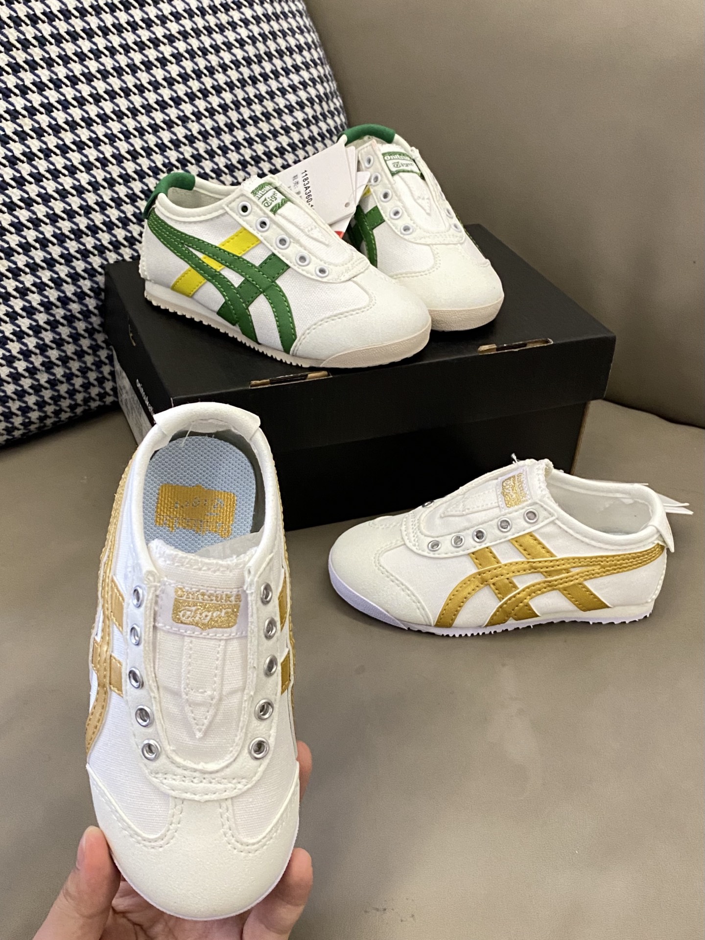 原图直出🌟 这款帆布鞋经典永不过时，穿着特别舒服😍鞋面采用织物合成革，一脚蹬设计方便宝贝穿脱✔️橡胶大底防滑耐磨抓地力强👍🏻MNA321-选品中心