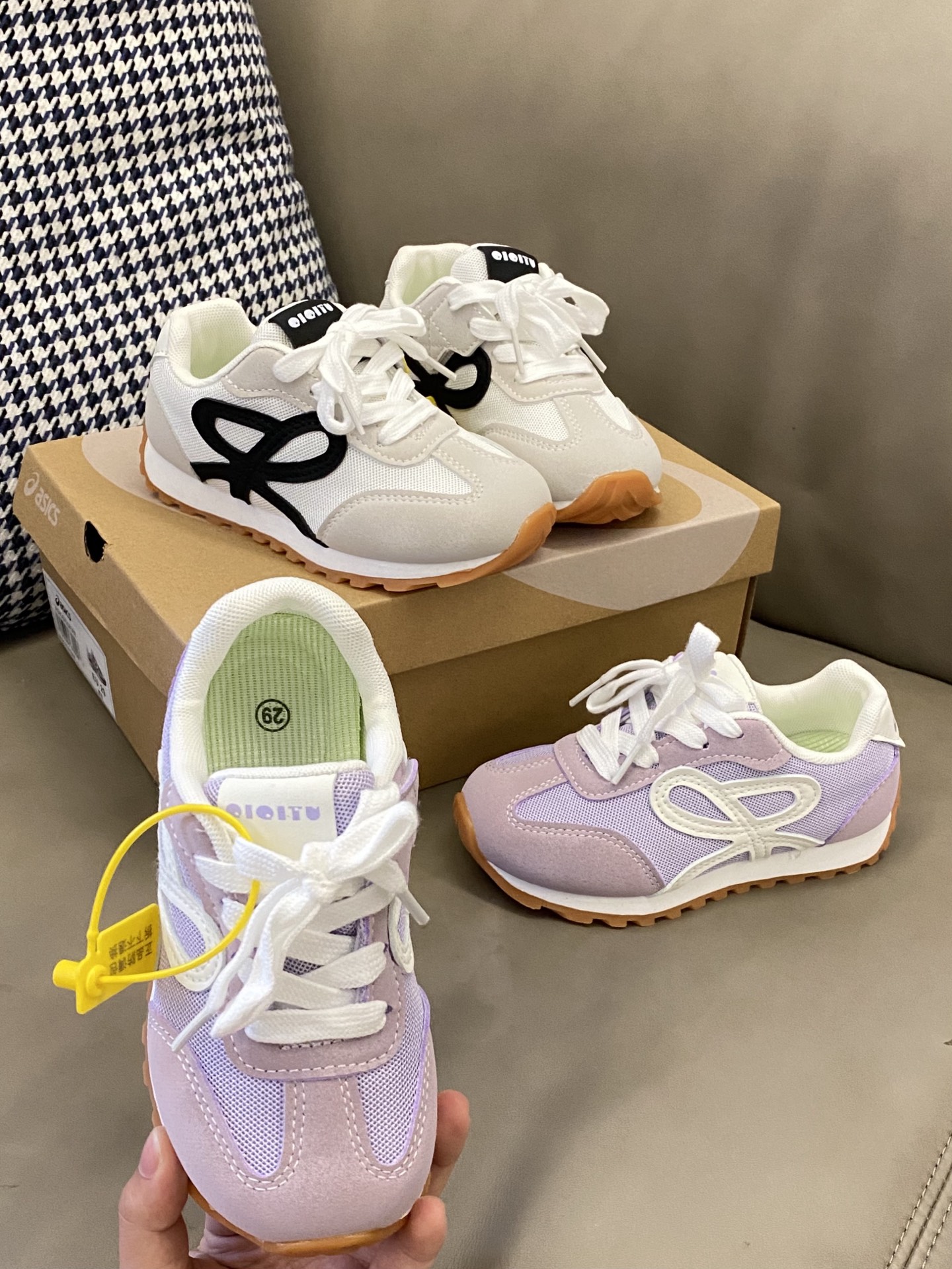 原图直出🌟 鞋面材质透气不闷汗，一年四季都🉑穿🤭小脚丫时刻保持干爽舒适~质量更是没得说，耐脏又耐磨😍 经得起宝贝各种折腾😃鞋底防滑效果好👍🏻MNA324-选品中心