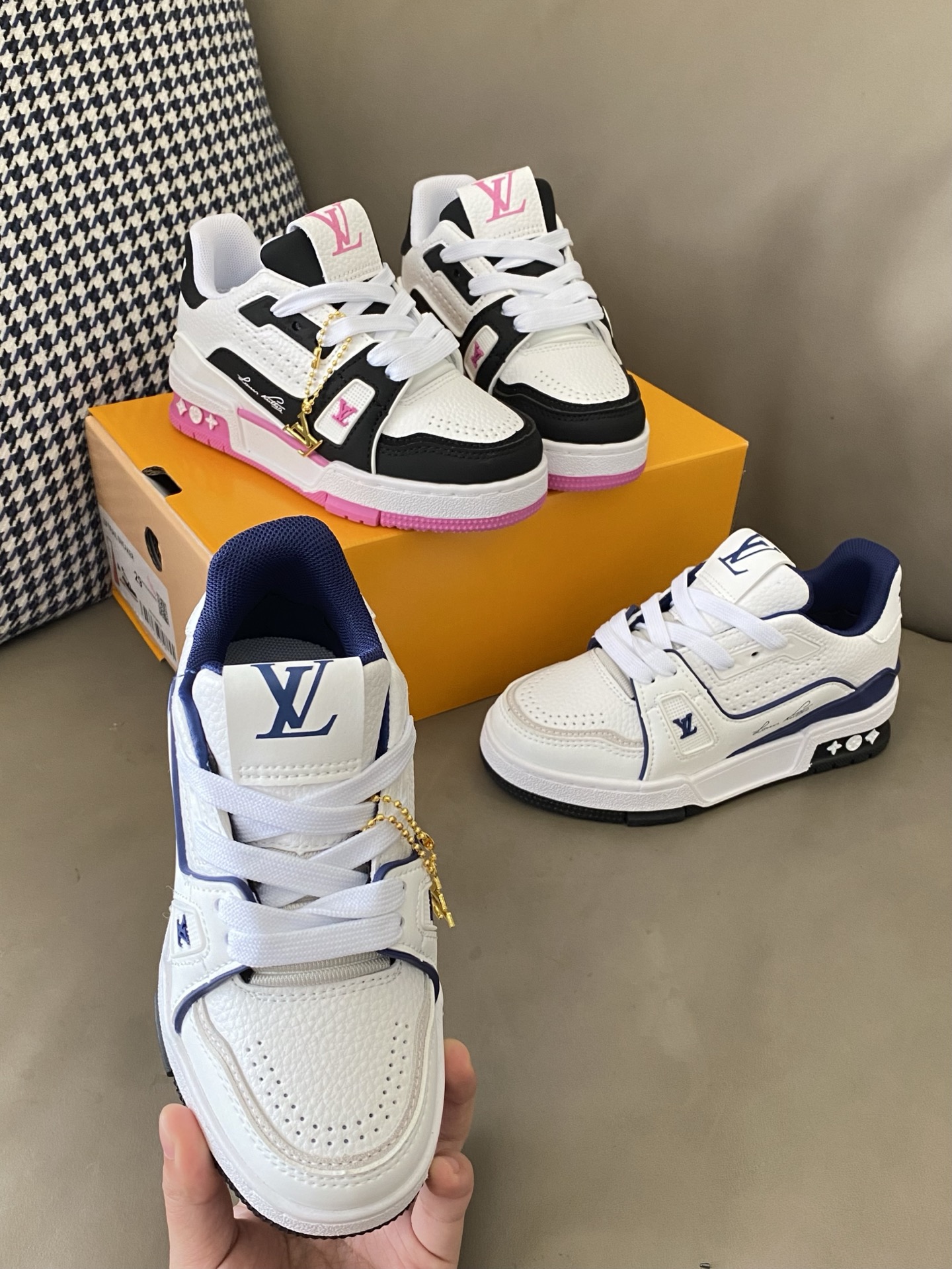 原图直出🌟 挖到宝!!强推这款LV儿童板鞋😍😍😍 穿这个走了快一个钟头一点都不磨脚，巨舒适😱鞋底防滑耐磨✔️品控没得说🤭穿上酷酷的-选品中心