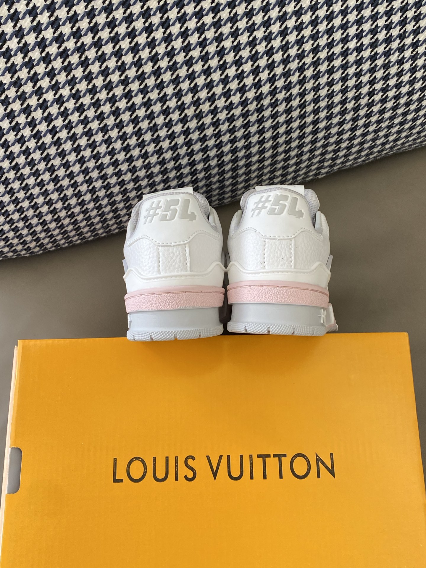 图片[7]-原图直出🌟 挖到宝!!强推这款LV儿童板鞋😍😍😍 穿这个走了快一个钟头一点都不磨脚，巨舒适😱鞋底防滑耐磨✔️品控没得说🤭穿上酷酷的-选品中心