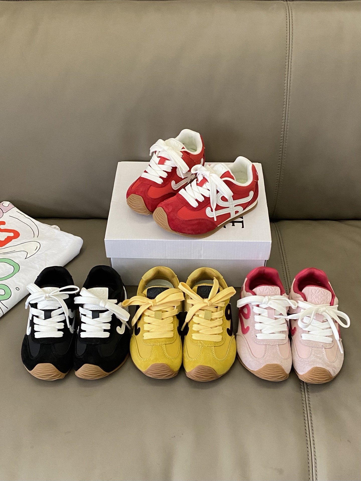 图片[5]-原图直出🌟 不要命啦！这款运动鞋子太好看啦😻固定鞋带装饰+魔术贴设计 方便宝贝穿脱✔️软底设计，走起路来舒适无比，再也不用担心脚痛问题啦！💃-选品中心