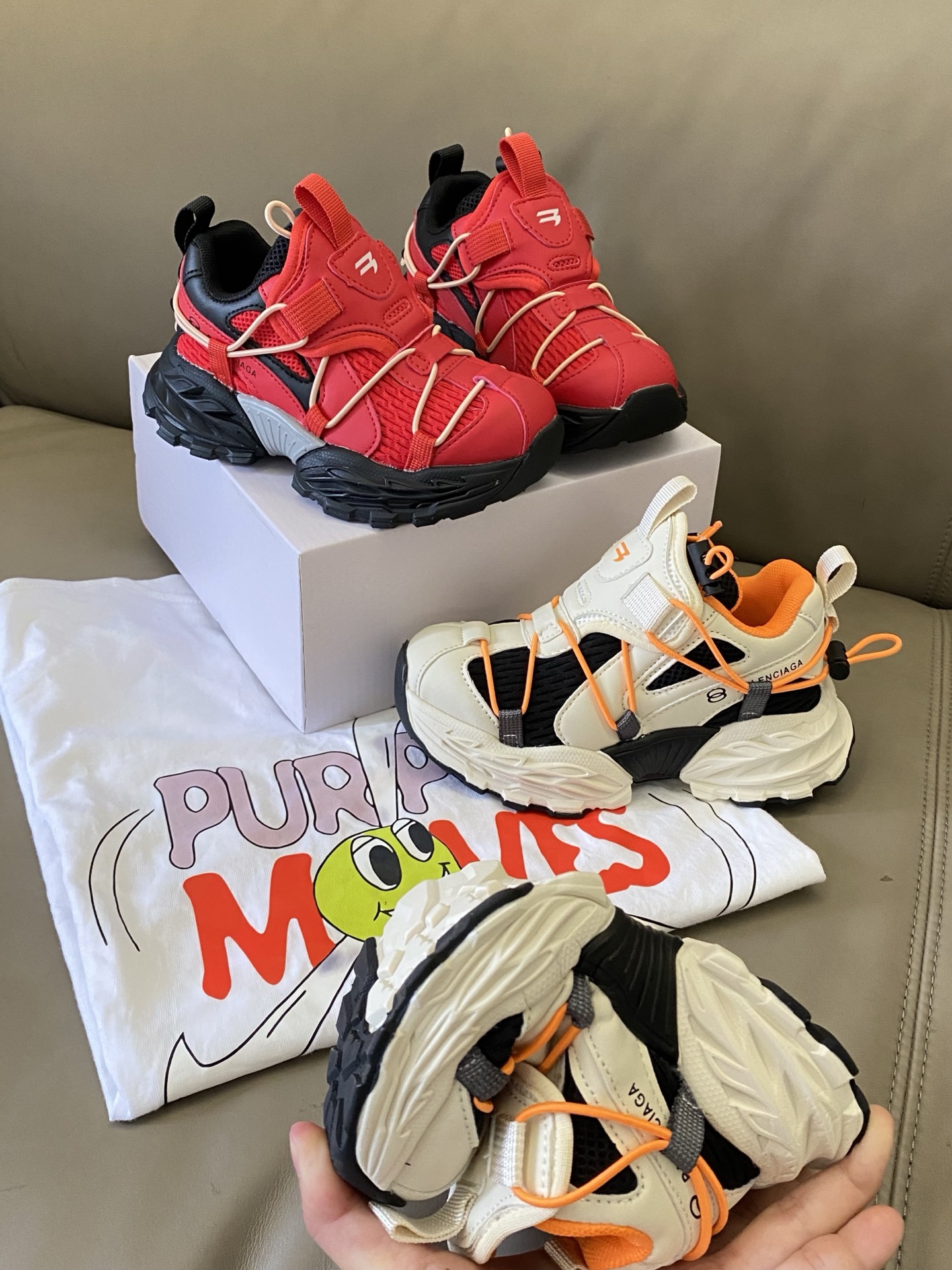 原图直出🌟 巴家儿童登山鞋鞋面圆头+抽绳设计上脚秒变宽脚福音😻鞋舌立体填充超柔软，暴走2小时不磨脚👣 一脚蹬设计方便宝贝穿脱✅鞋底具有防滑功能，能在不同路面提供良好抓地力😇-选品中心