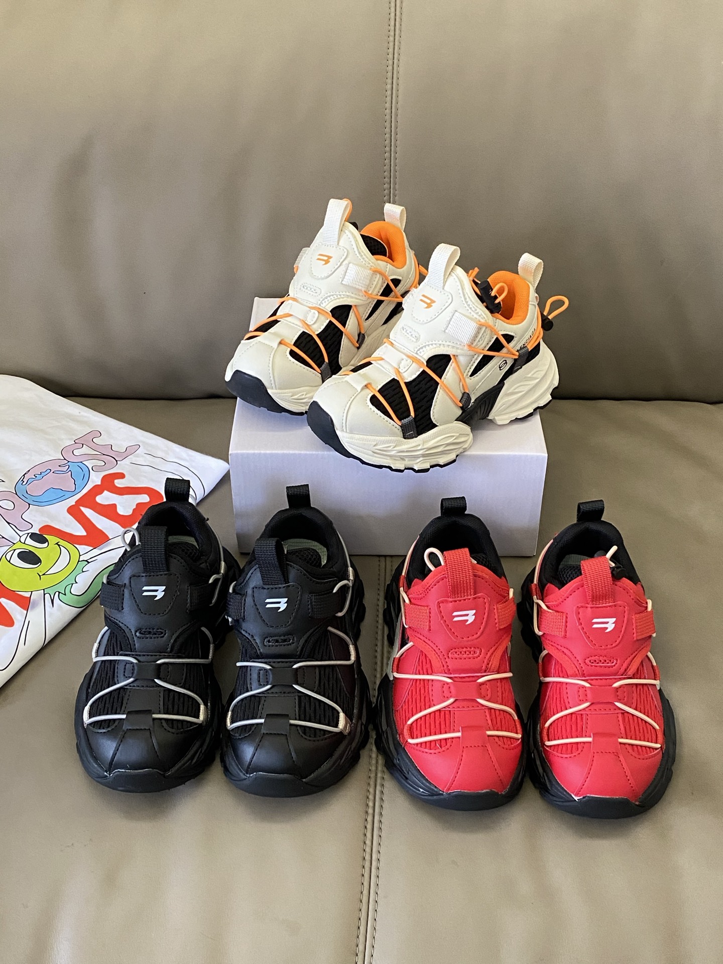 图片[5]-原图直出🌟 巴家儿童登山鞋鞋面圆头+抽绳设计上脚秒变宽脚福音😻鞋舌立体填充超柔软，暴走2小时不磨脚👣 一脚蹬设计方便宝贝穿脱✅鞋底具有防滑功能，能在不同路面提供良好抓地力😇-选品中心