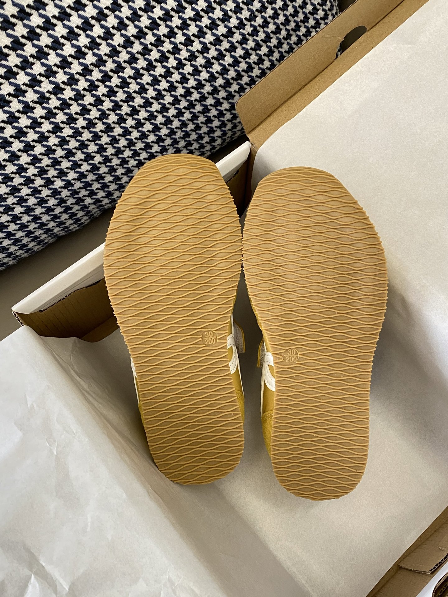 图片[9]-原图直出🌟 鞋头的歪头设计非常独特，搭配鸳鸯固定鞋带复古又时髦😇穿上它你就是整条街最靓的崽🆒魔术贴设计方便宝贝穿脱🤭鞋底防滑耐磨柔韧性好抓地力强👍🏻MNA333-选品中心