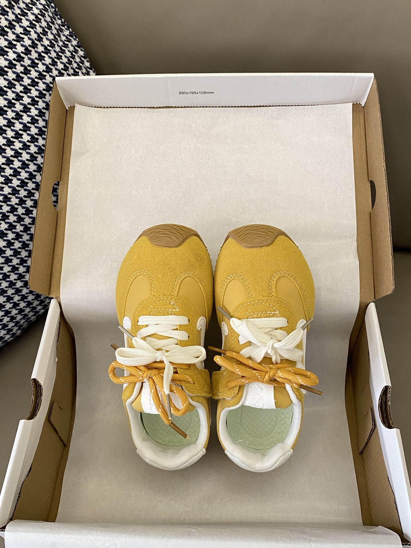 图片[2]-原图直出🌟 鞋头的歪头设计非常独特，搭配鸳鸯固定鞋带复古又时髦😇穿上它你就是整条街最靓的崽🆒魔术贴设计方便宝贝穿脱🤭鞋底防滑耐磨柔韧性好抓地力强👍🏻MNA333-选品中心