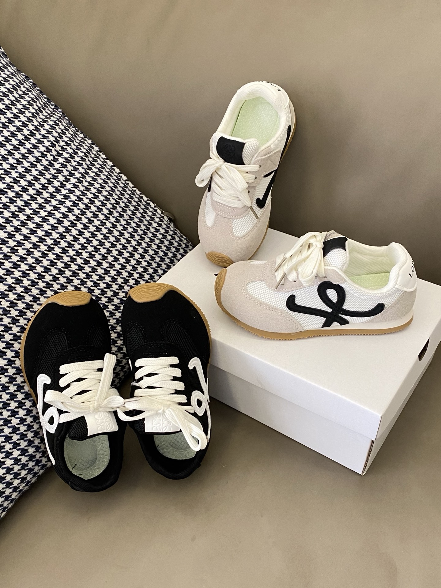 图片[8]-原图直出🌟 火爆全网的罗意威运动鞋🔥 鞋面网布设计清爽透气💨魔术贴设计穿脱方便✔️而且百搭好看重点是超轻超舒服完全没有磨合期丑萌丑萌的设计好可爱春天必入啊🥳-选品中心