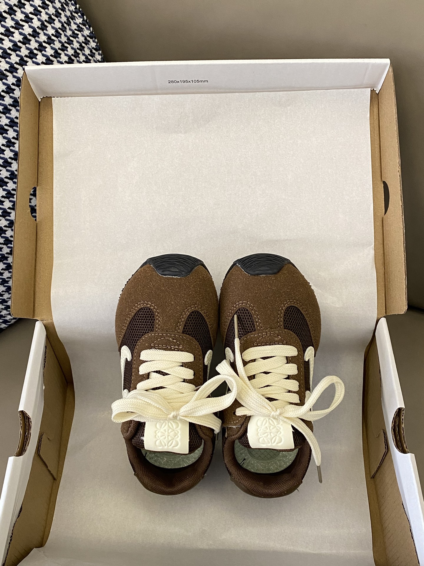 图片[2]-原图直出🌟 火爆全网的罗意威运动鞋🔥 鞋面网布设计清爽透气💨魔术贴设计穿脱方便✔️而且百搭好看重点是超轻超舒服完全没有磨合期丑萌丑萌的设计好可爱春天必入啊🥳-选品中心