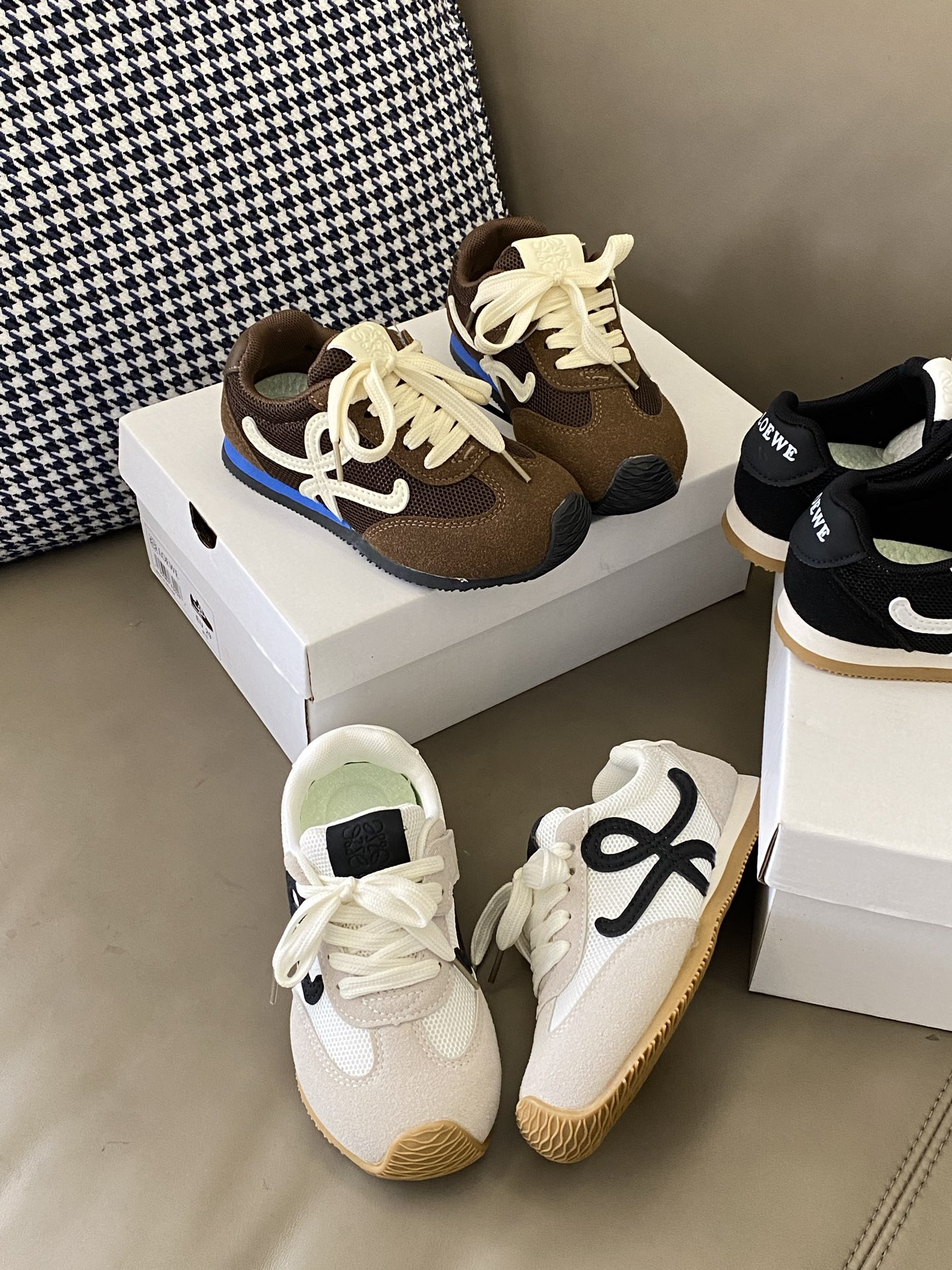 图片[4]-原图直出🌟 火爆全网的罗意威运动鞋🔥 鞋面网布设计清爽透气💨魔术贴设计穿脱方便✔️而且百搭好看重点是超轻超舒服完全没有磨合期丑萌丑萌的设计好可爱春天必入啊🥳-选品中心