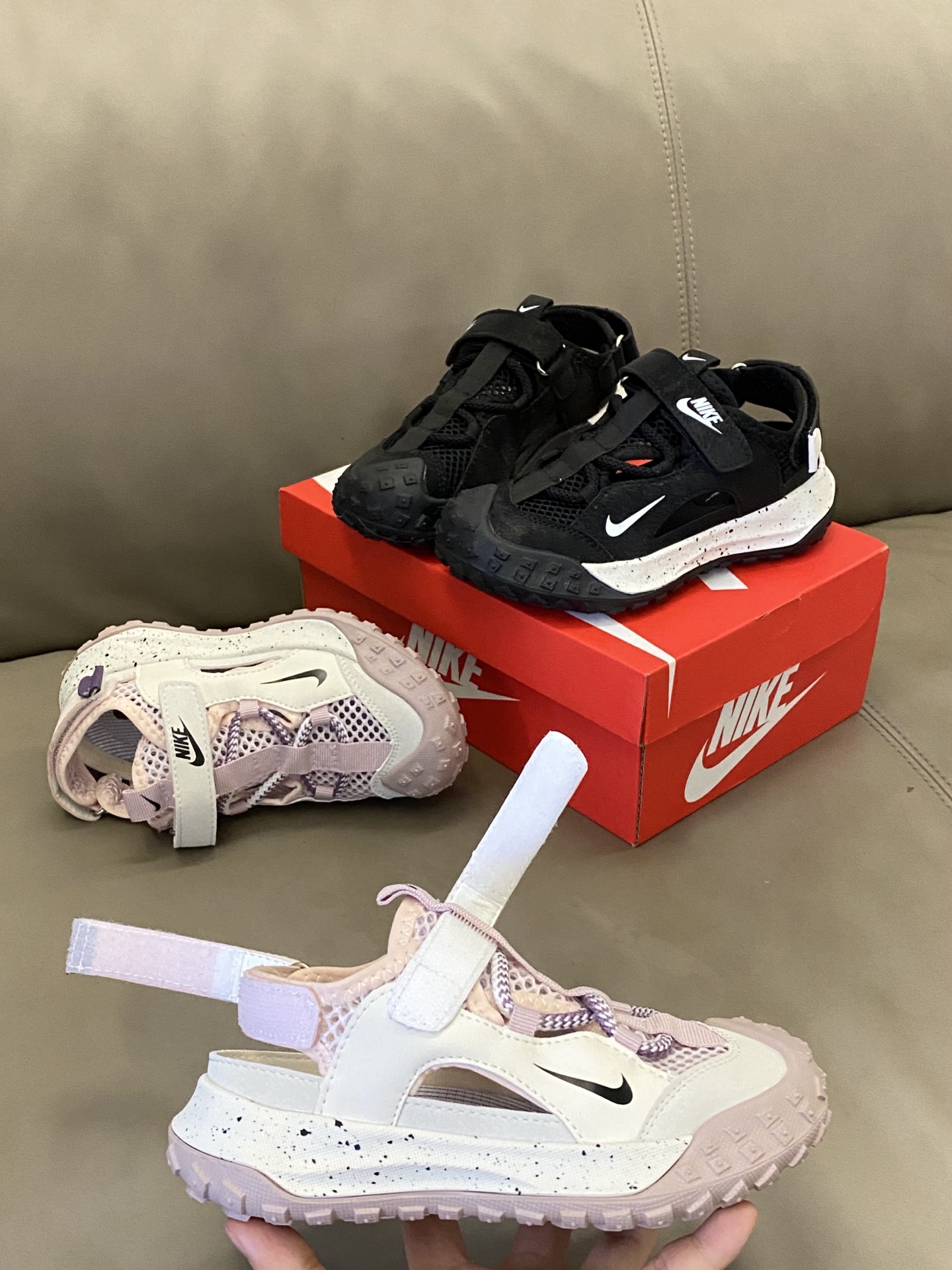 图片[3]-~ 原图直出🌟，尺码26-37 这款运动凉鞋好穿又好搭，鞋面网孔设计干爽透气☁️后跟可调节松紧，稳定性好不易掉脚👣魔术贴圣诞节方便宝贝穿脱🤪鞋底抓地力强稳定不摔跤✌️防滑效果超赞👍🏻-选品中心