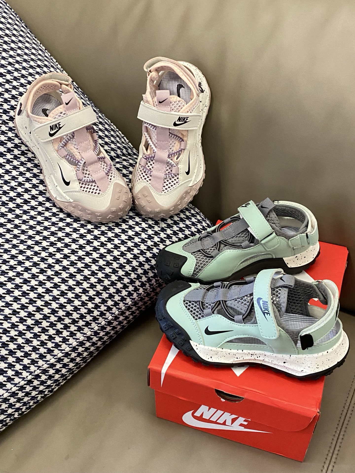 图片[4]-~ 原图直出🌟，尺码26-37 这款运动凉鞋好穿又好搭，鞋面网孔设计干爽透气☁️后跟可调节松紧，稳定性好不易掉脚👣魔术贴圣诞节方便宝贝穿脱🤪鞋底抓地力强稳定不摔跤✌️防滑效果超赞👍🏻-选品中心