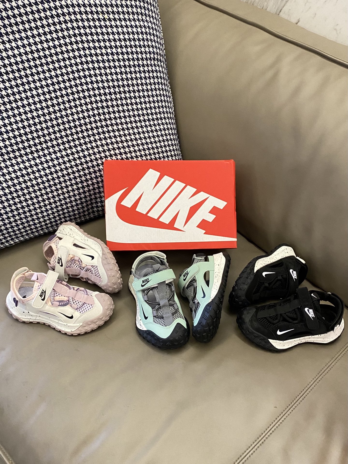 图片[8]-~ 原图直出🌟，尺码26-37 这款运动凉鞋好穿又好搭，鞋面网孔设计干爽透气☁️后跟可调节松紧，稳定性好不易掉脚👣魔术贴圣诞节方便宝贝穿脱🤪鞋底抓地力强稳定不摔跤✌️防滑效果超赞👍🏻-选品中心