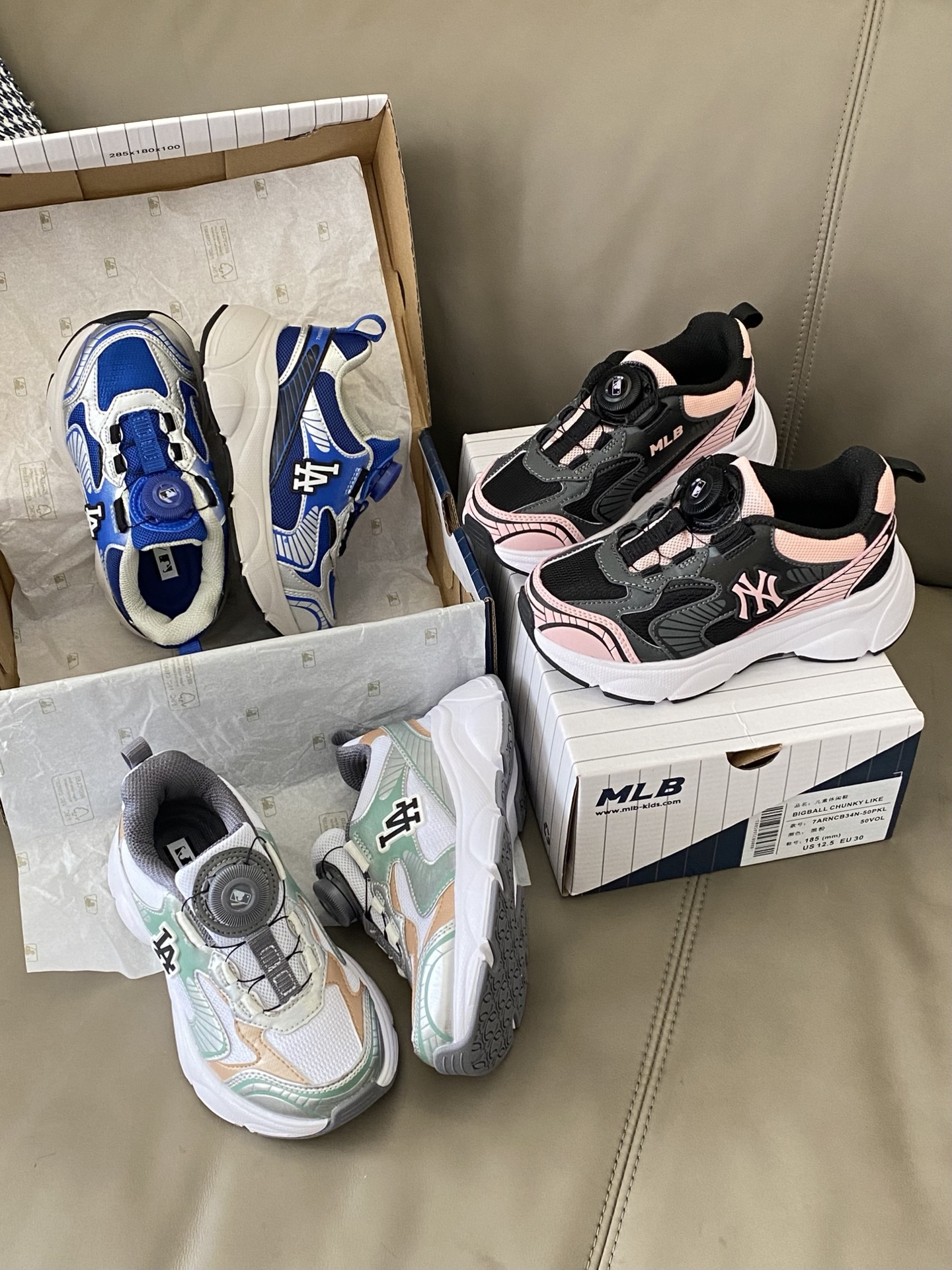 图片[5]-原图直出🌟 吹爆的MLB新款休闲鞋 这谁能拒绝啊😍 真的太香了🤭鞋面网孔设计干爽透气🌬️旋转扣方便宝贝穿脱✅鞋底防滑耐磨😇巨百搭高颜值，天天穿都不腻时尚新宠儿❗️-选品中心