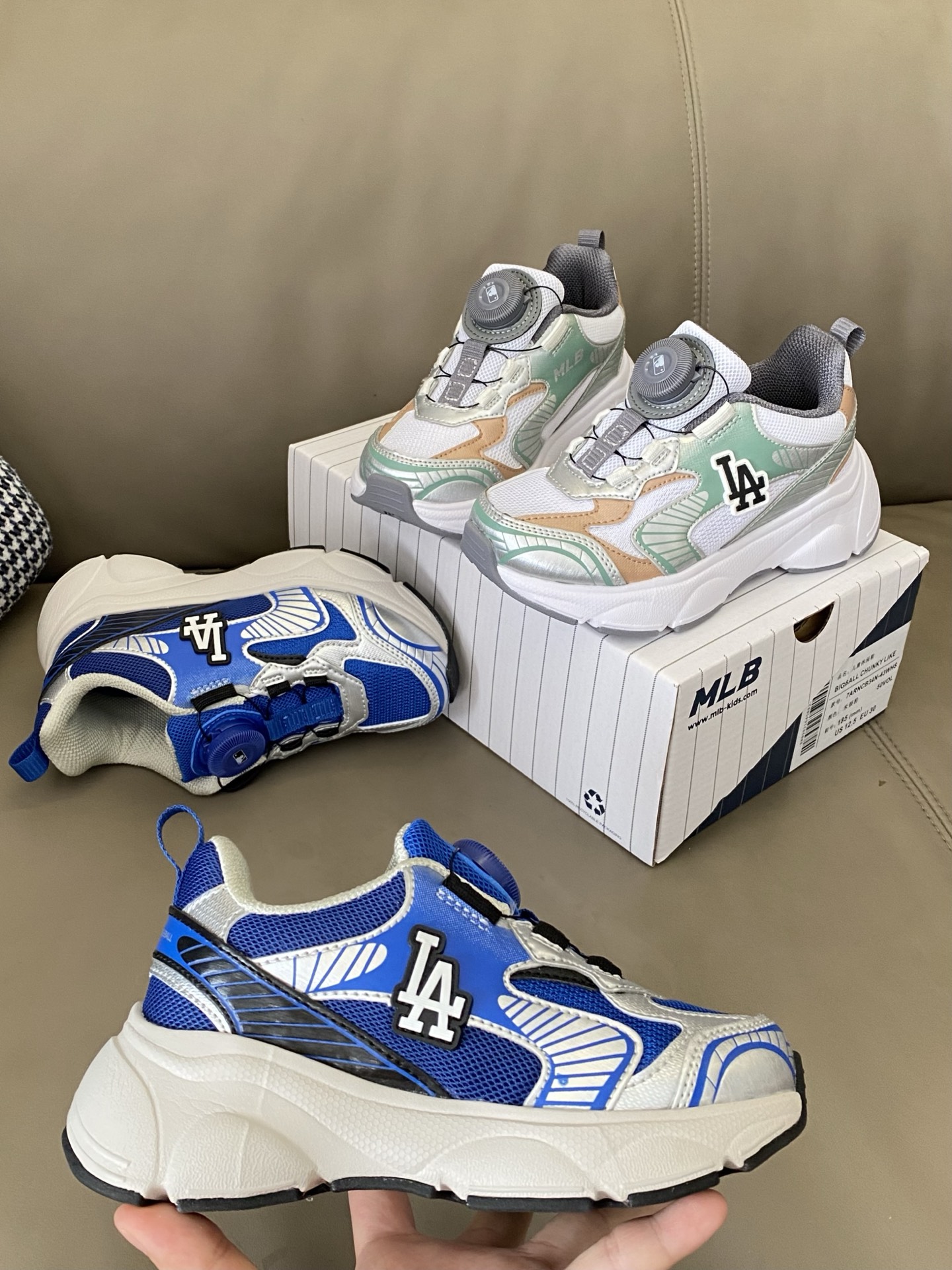 图片[4]-原图直出🌟 吹爆的MLB新款休闲鞋 这谁能拒绝啊😍 真的太香了🤭鞋面网孔设计干爽透气🌬️旋转扣方便宝贝穿脱✅鞋底防滑耐磨😇巨百搭高颜值，天天穿都不腻时尚新宠儿❗️-选品中心