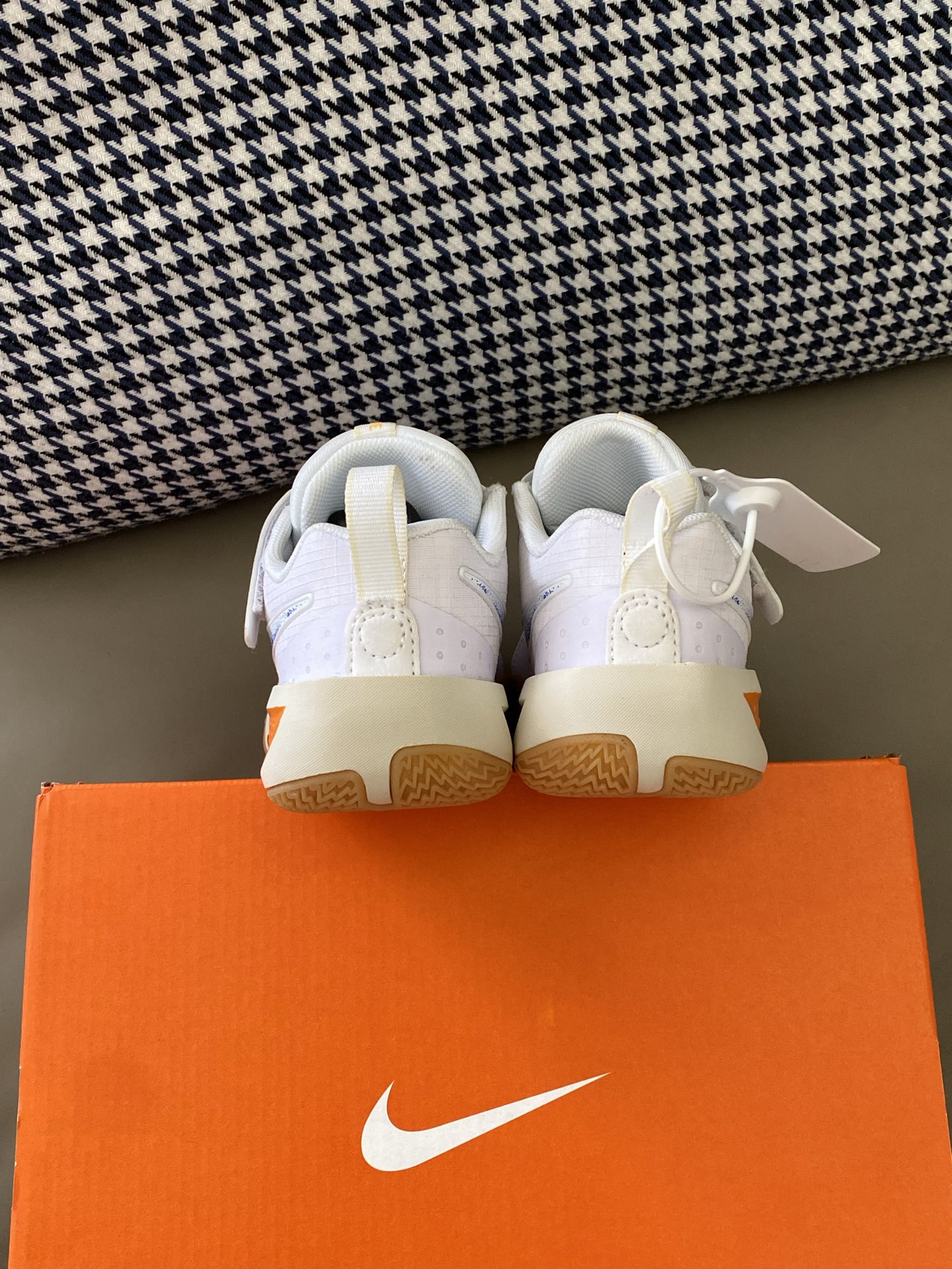 图片[7]-~ 原图直出🌟 Nike 魔术贴儿童运动鞋👟每个配色都长在我的审美点上😍松紧带+魔术贴设计方便宝贝穿脱👻 鞋底很软而且超轻☁️橡胶防滑底和减震效果非常完美🥳-选品中心