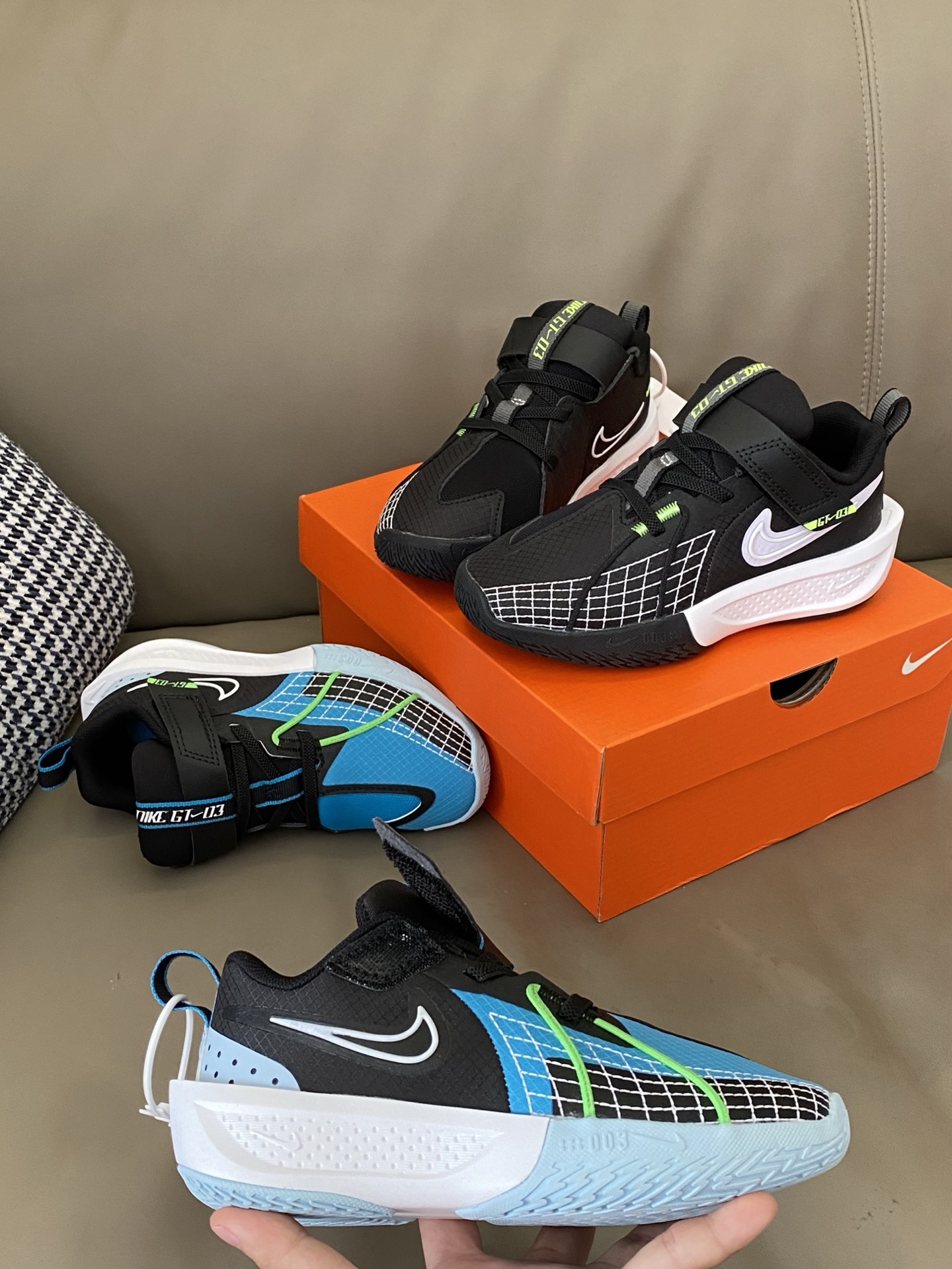 图片[3]-~ 原图直出🌟 Nike 魔术贴儿童运动鞋👟每个配色都长在我的审美点上😍松紧带+魔术贴设计方便宝贝穿脱👻 鞋底很软而且超轻☁️橡胶防滑底和减震效果非常完美🥳-选品中心