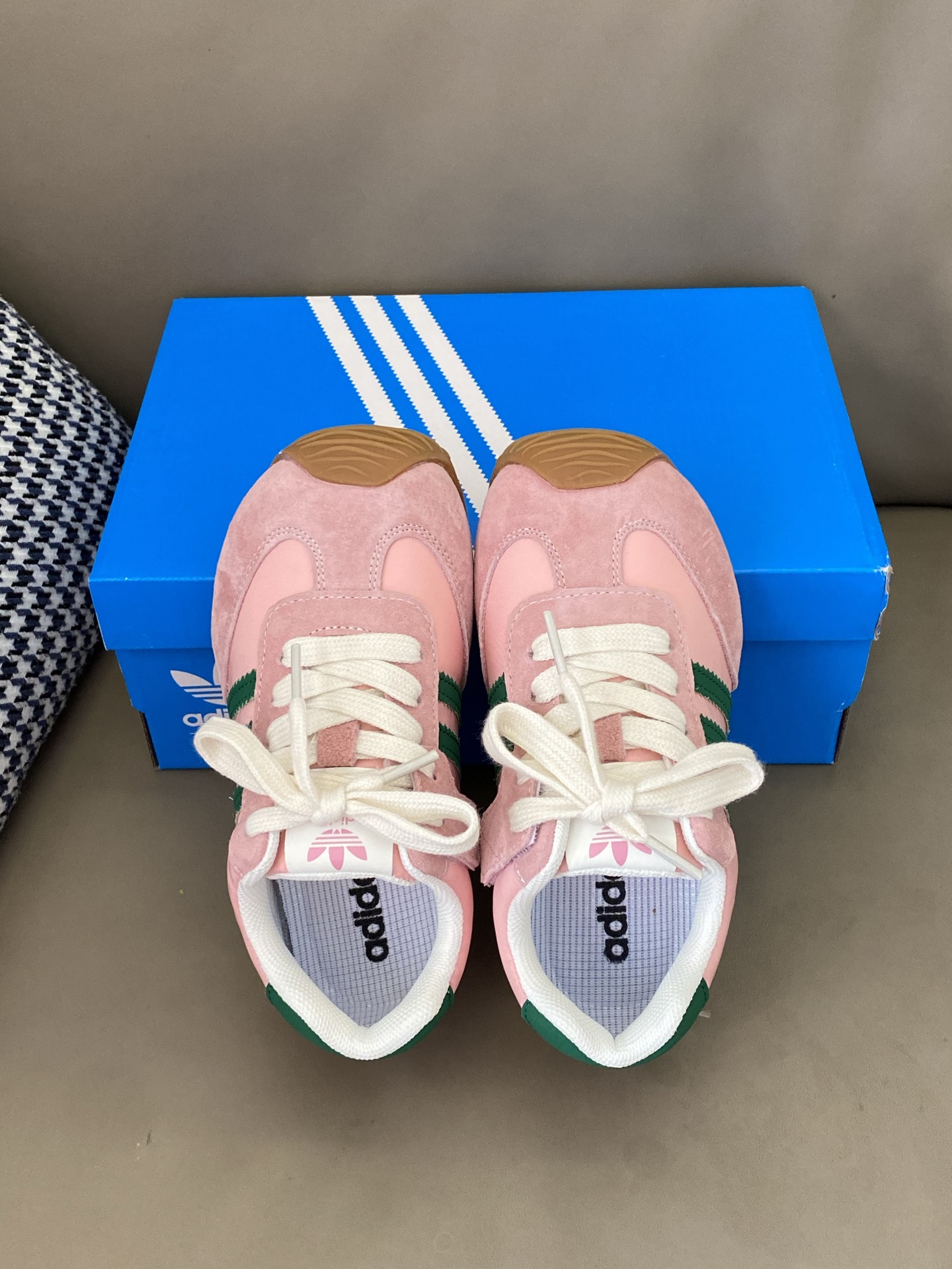 图片[2]-原图直出🌟 这个夏天谁还没有一双运动鞋呀😻质感不用多说，脚感很不错👏🏻魔术贴设计方便宝贝穿脱🤩鞋底防滑耐磨抓地力强👍🏻简直是春夏换季的救星🌟M-选品中心