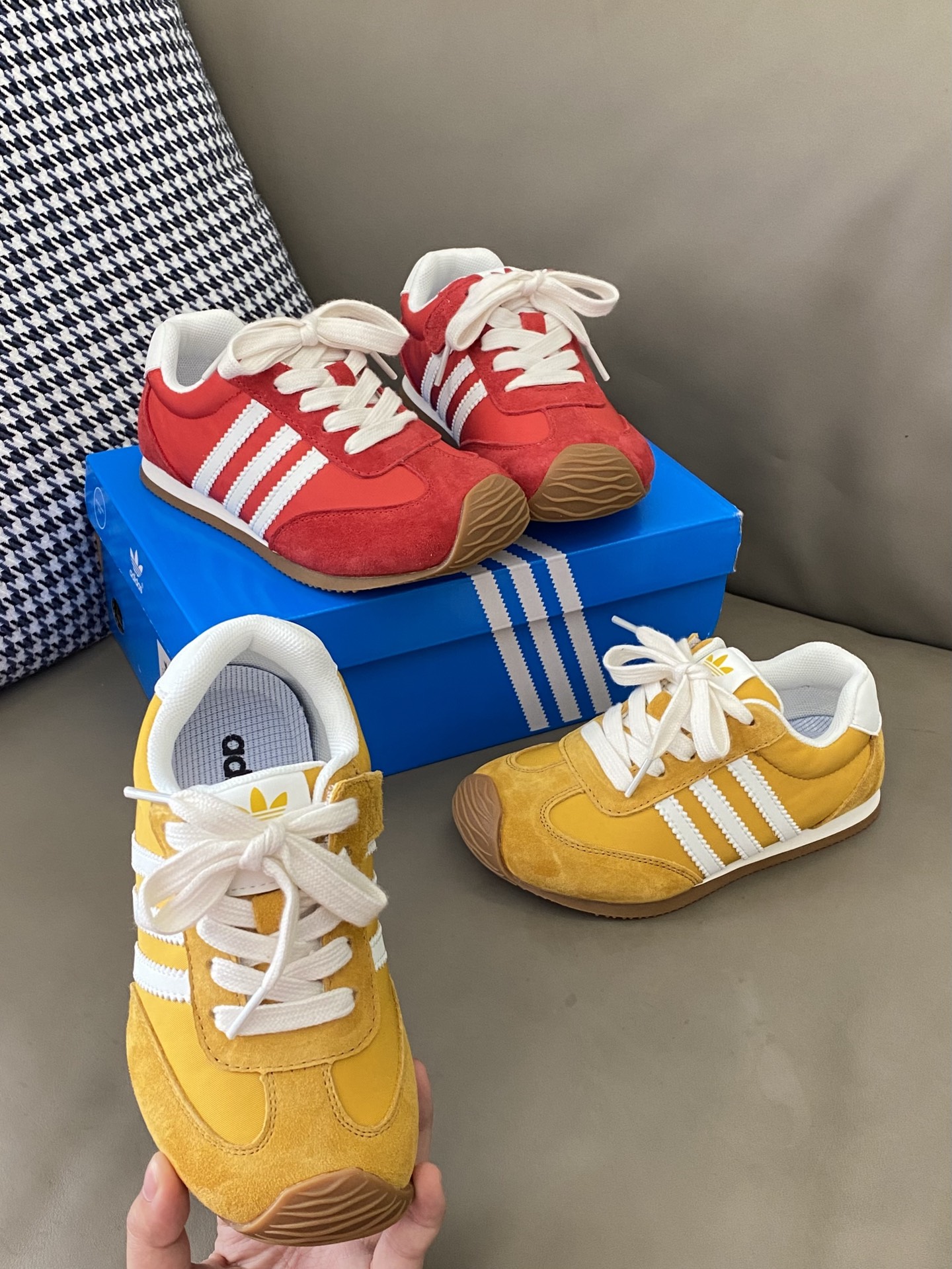 原图直出🌟 这个夏天谁还没有一双运动鞋呀😻质感不用多说，脚感很不错👏🏻魔术贴设计方便宝贝穿脱🤩鞋底防滑耐磨抓地力强👍🏻简直是春夏换季的救星🌟M-选品中心