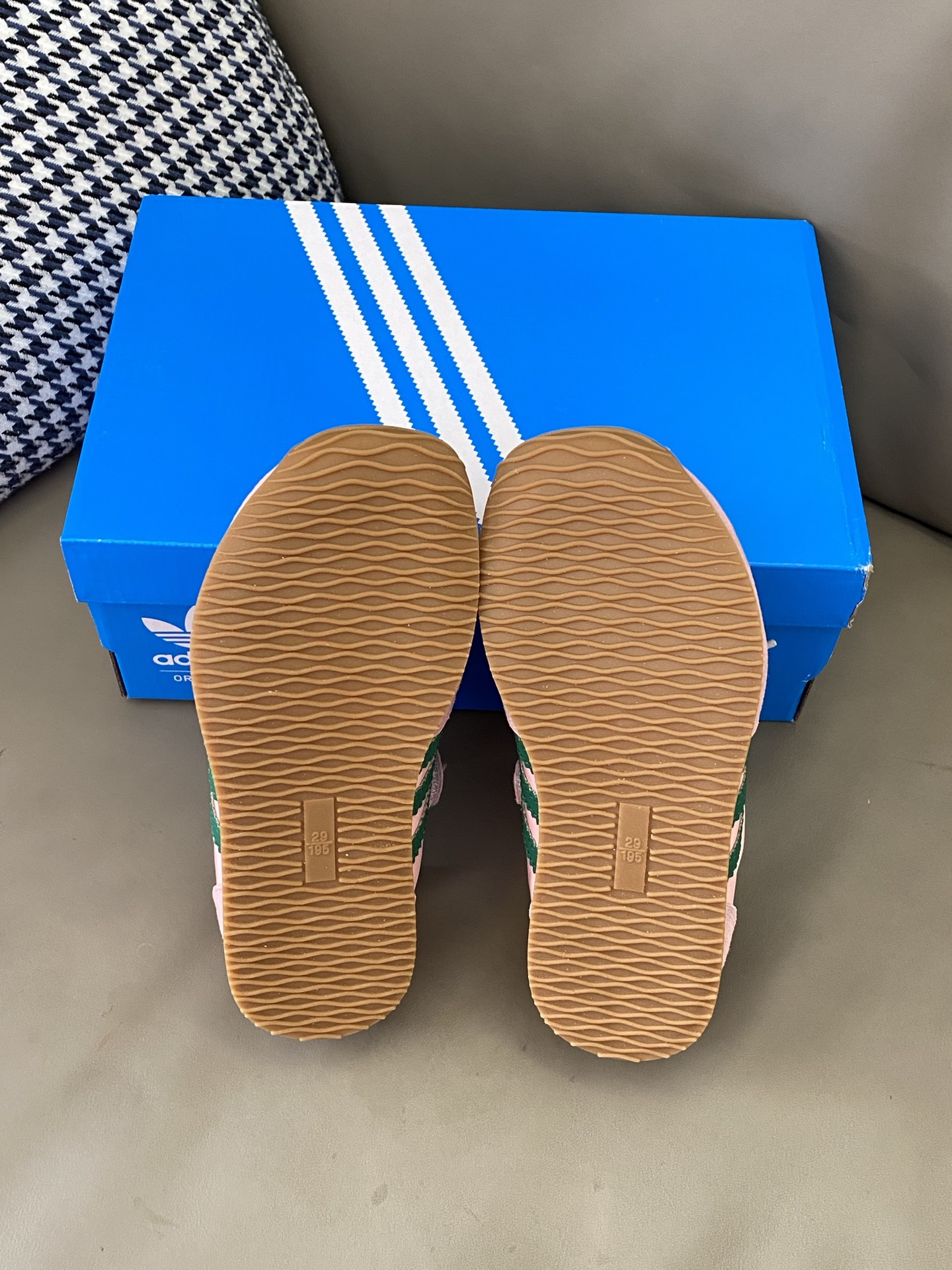 图片[9]-原图直出🌟 这个夏天谁还没有一双运动鞋呀😻质感不用多说，脚感很不错👏🏻魔术贴设计方便宝贝穿脱🤩鞋底防滑耐磨抓地力强👍🏻简直是春夏换季的救星🌟M-选品中心