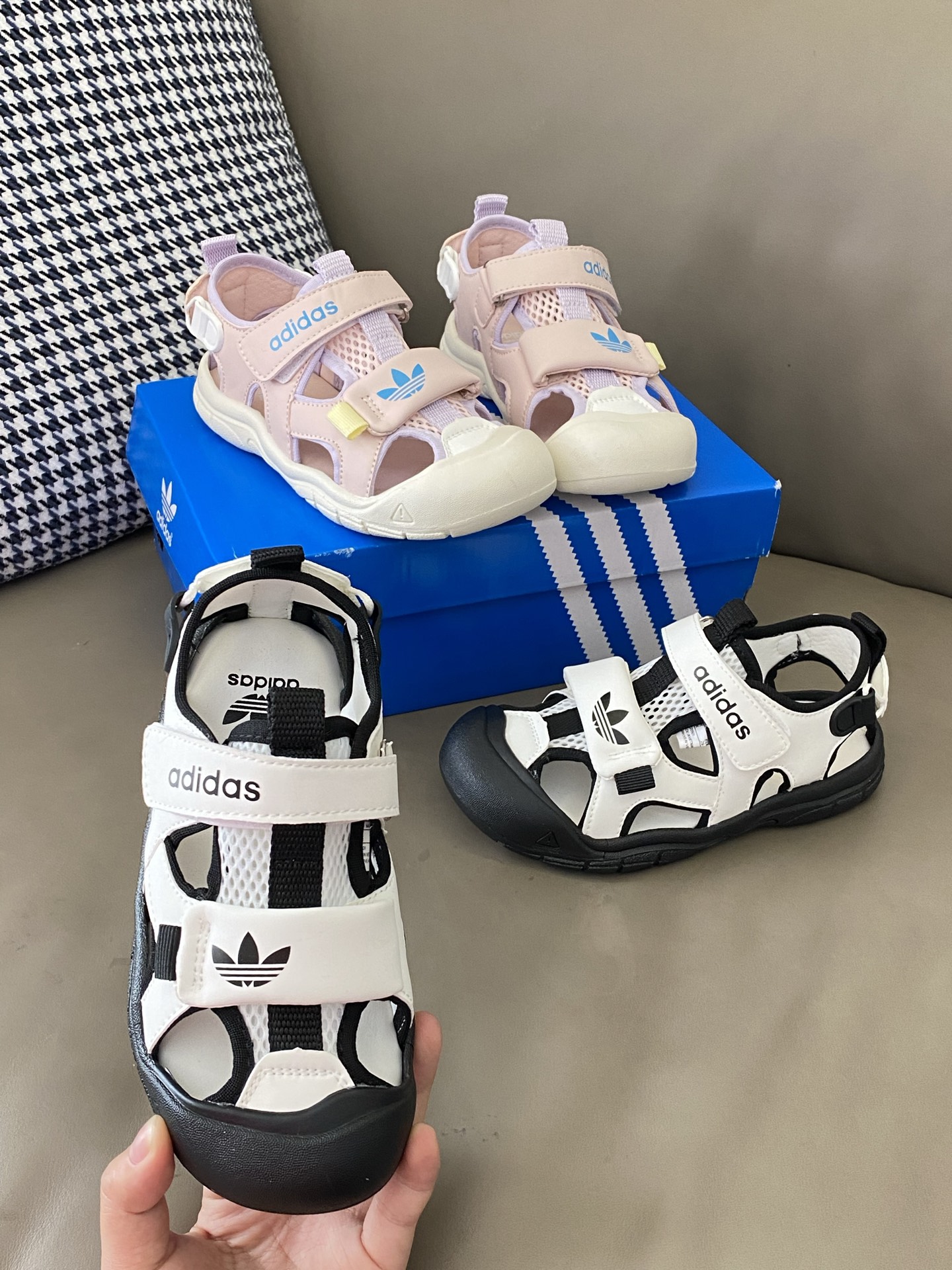 原图直出🌟 AD 儿童海螺沙滩凉鞋🌟包头设计防撞踢保护脚趾🦶🏻 魔术贴穿脱便捷为一体鞋面设计😻防滑耐折耐磨 柔软有韧性😇鞋头自然上翘15度贴合宝贝走路习惯✔️-选品中心