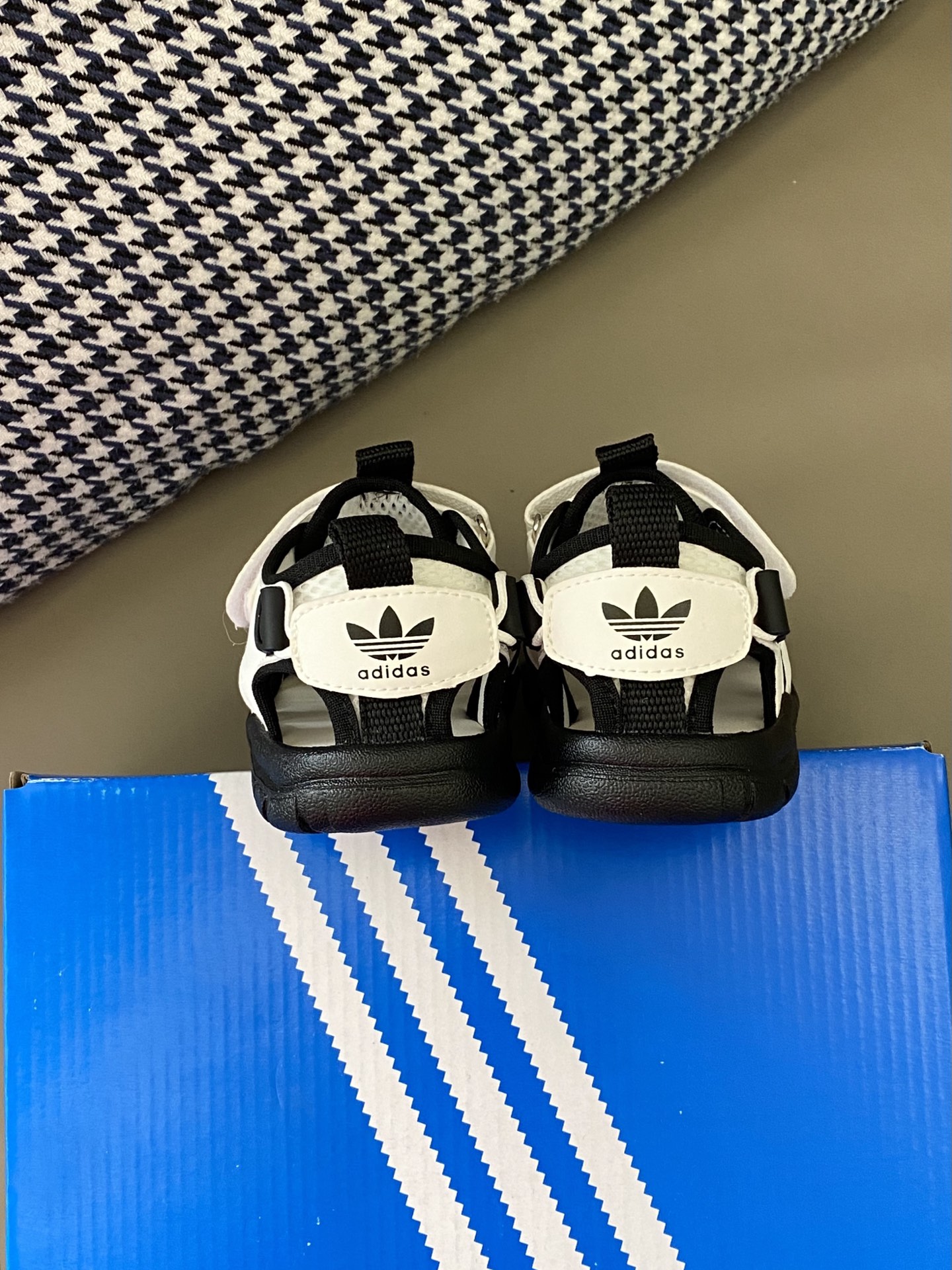 图片[7]-原图直出🌟 AD 儿童海螺沙滩凉鞋🌟包头设计防撞踢保护脚趾🦶🏻 魔术贴穿脱便捷为一体鞋面设计😻防滑耐折耐磨 柔软有韧性😇鞋头自然上翘15度贴合宝贝走路习惯✔️-选品中心