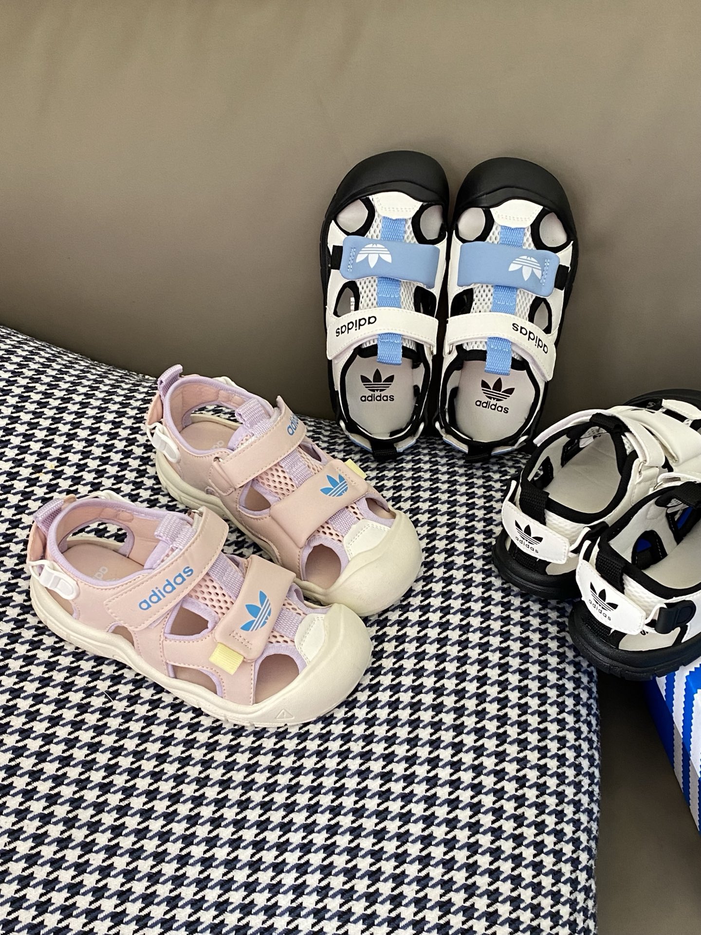 图片[4]-原图直出🌟 AD 儿童海螺沙滩凉鞋🌟包头设计防撞踢保护脚趾🦶🏻 魔术贴穿脱便捷为一体鞋面设计😻防滑耐折耐磨 柔软有韧性😇鞋头自然上翘15度贴合宝贝走路习惯✔️-选品中心