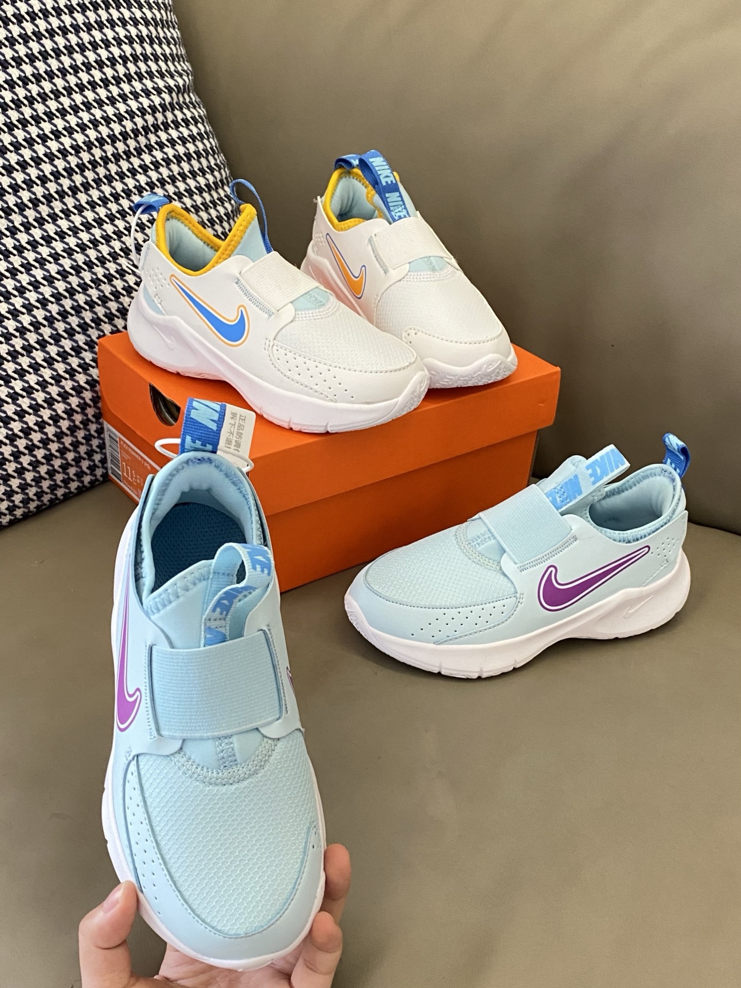 原图直出🌟 这么可爱的童鞋很难不爱吧🤣一脚蹬设计方便宝贝穿脱✅一蹬一拉宝贝立马开玩😻鞋面网布设计宝贝再也不怕闷脚丫🦶🏻穿着透气性好上脚很舒服🥳-选品中心