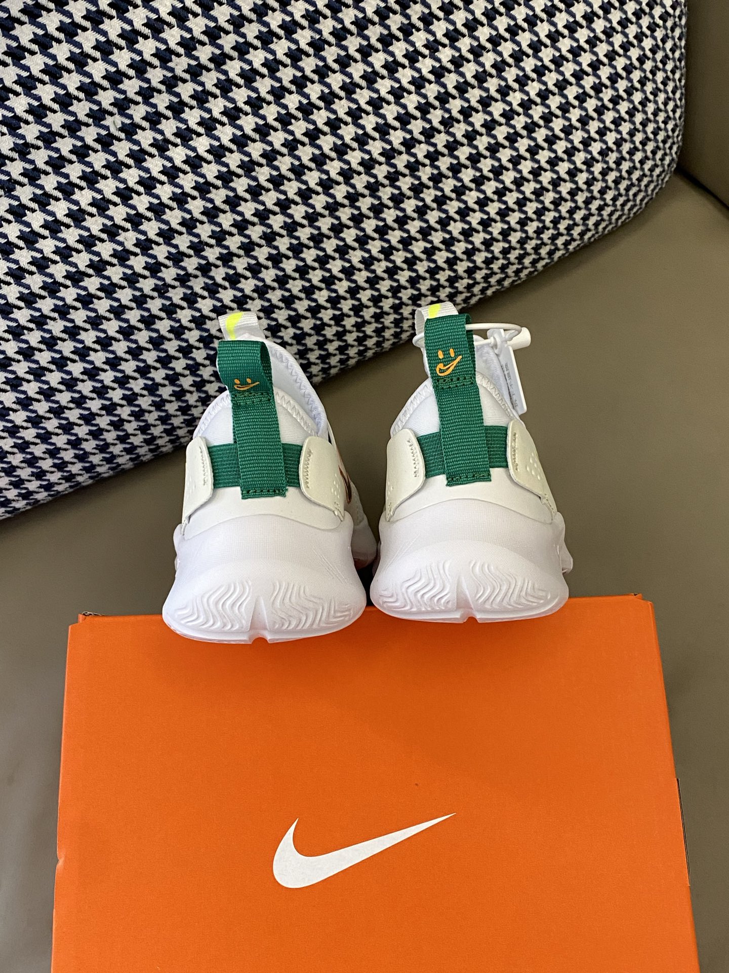 图片[7]-原图直出🌟 这么可爱的童鞋很难不爱吧🤣一脚蹬设计方便宝贝穿脱✅一蹬一拉宝贝立马开玩😻鞋面网布设计宝贝再也不怕闷脚丫🦶🏻穿着透气性好上脚很舒服🥳-选品中心