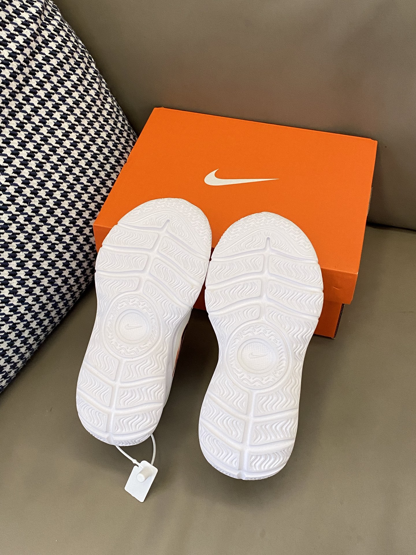 图片[9]-原图直出🌟 这么可爱的童鞋很难不爱吧🤣一脚蹬设计方便宝贝穿脱✅一蹬一拉宝贝立马开玩😻鞋面网布设计宝贝再也不怕闷脚丫🦶🏻穿着透气性好上脚很舒服🥳-选品中心